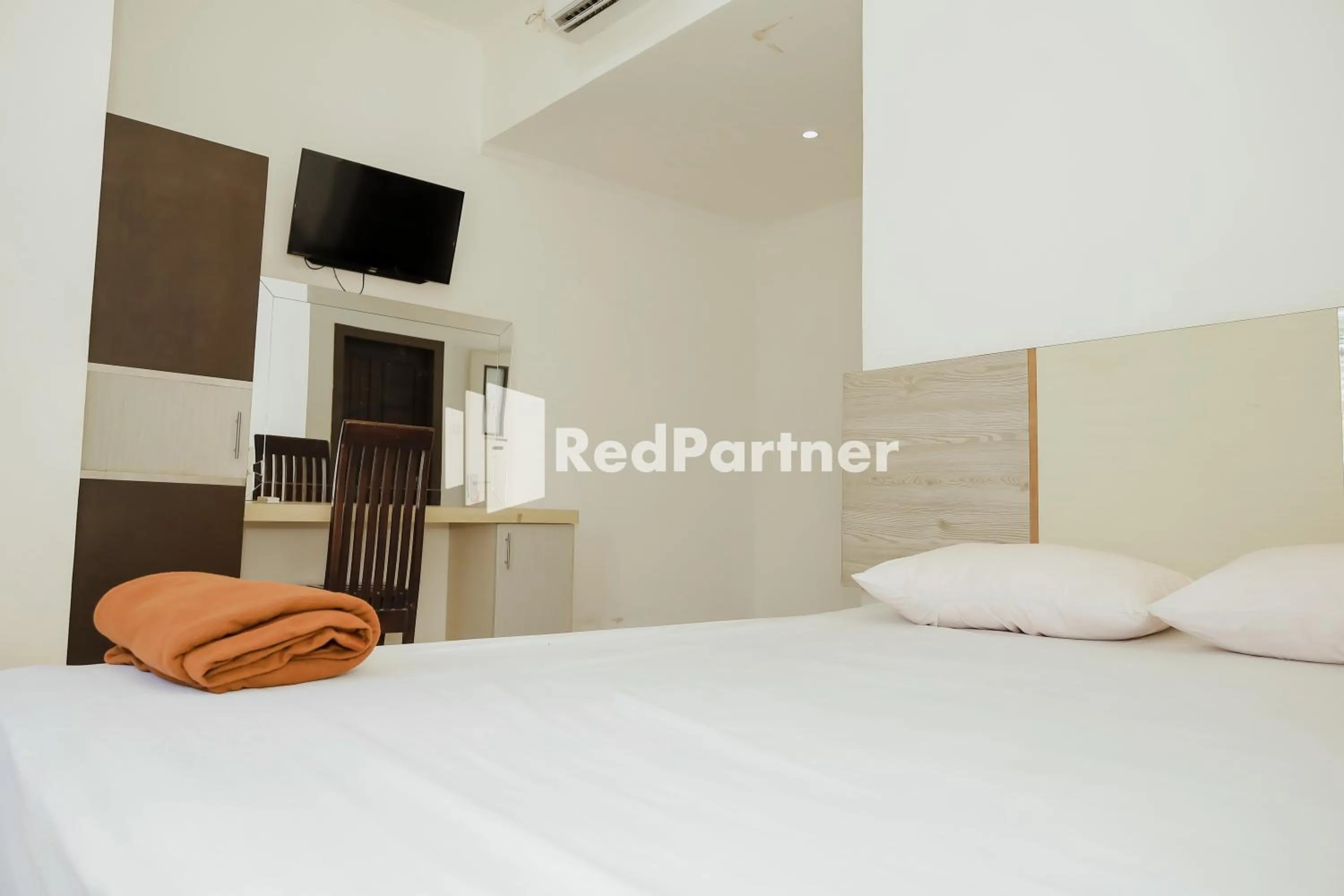 Bedroom, Bed in Radja Homestay Kendari RedPartner