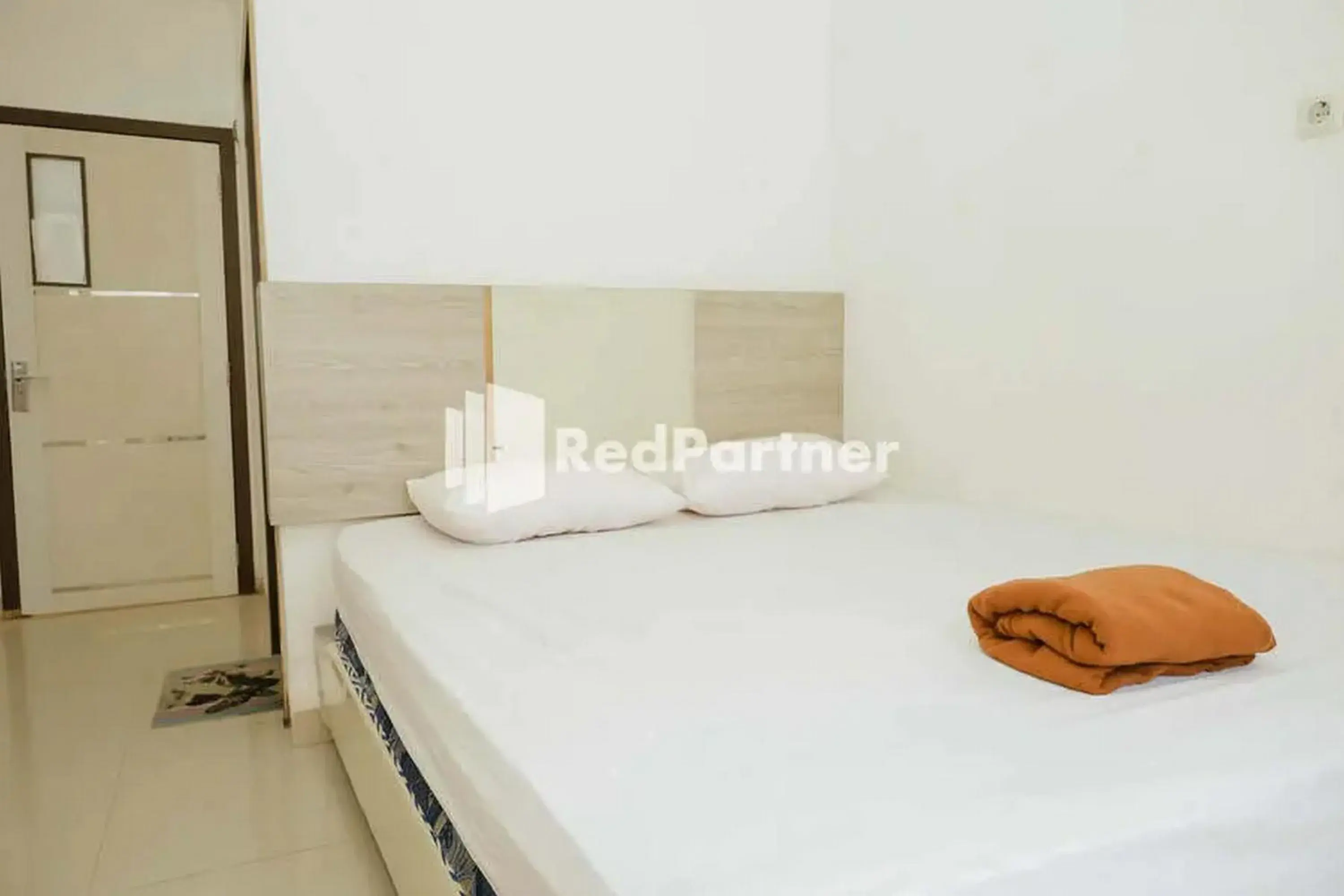 Bedroom, Bed in Radja Homestay Kendari RedPartner Bedroom, Bed in Radja Homestay Kendari RedPartner