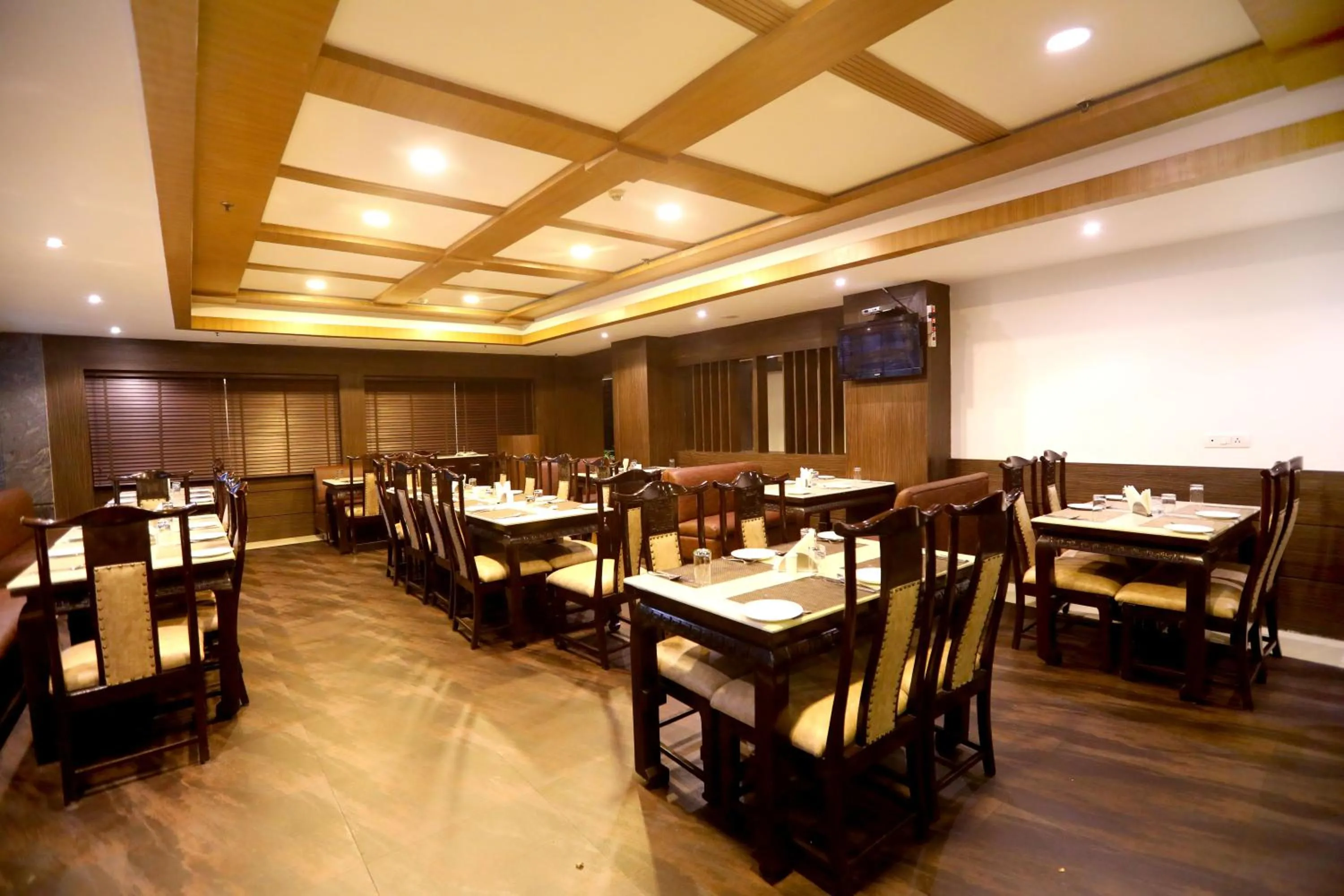 Restaurant/places to eat in HOTEL PITRASHISH PRIDE IGI Intl AIRPORT DELHI