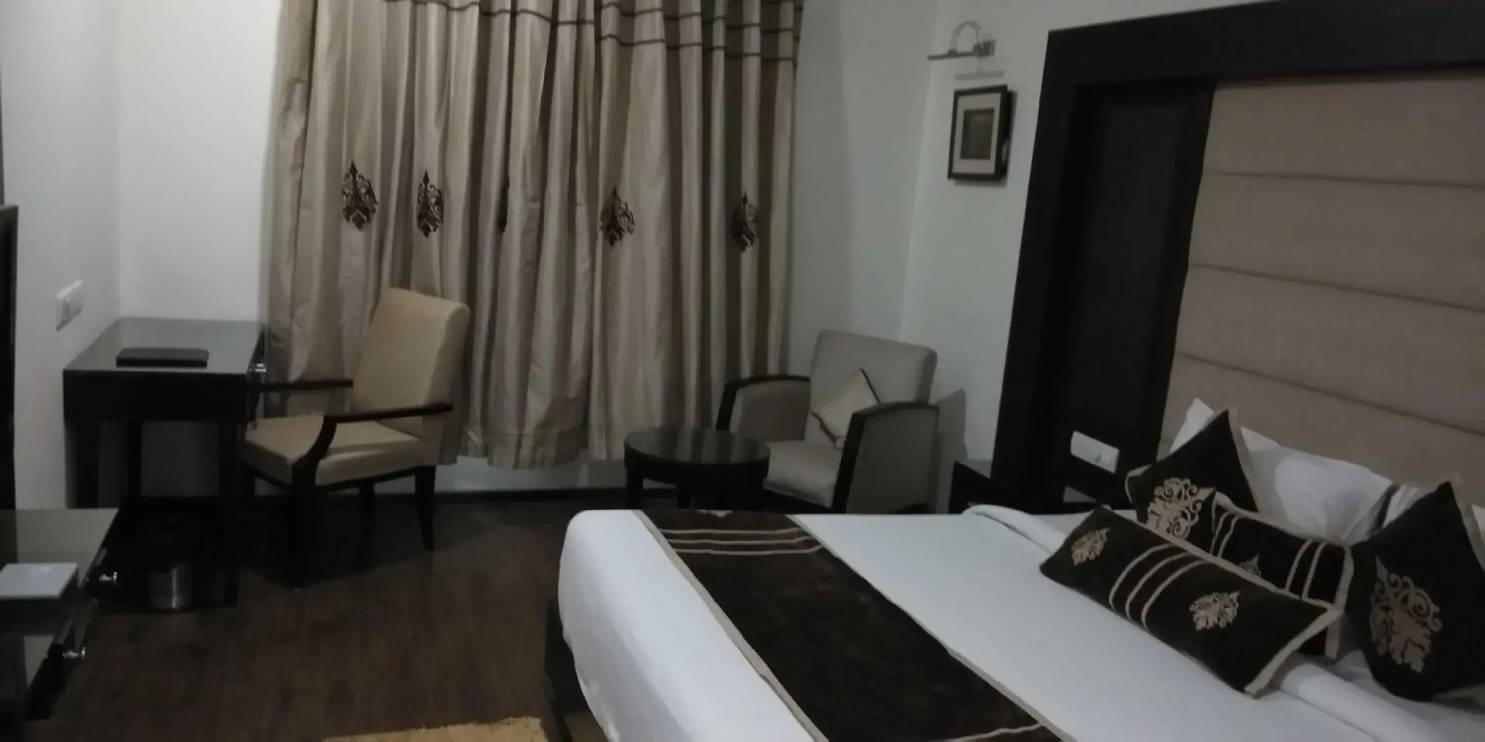 Deluxe Room - single occupancy in HOTEL PITRASHISH PRIDE IGI Intl AIRPORT DELHI Deluxe Room - single occupancy in HOTEL PITRASHISH PRIDE IGI Intl AIRPORT DELHI