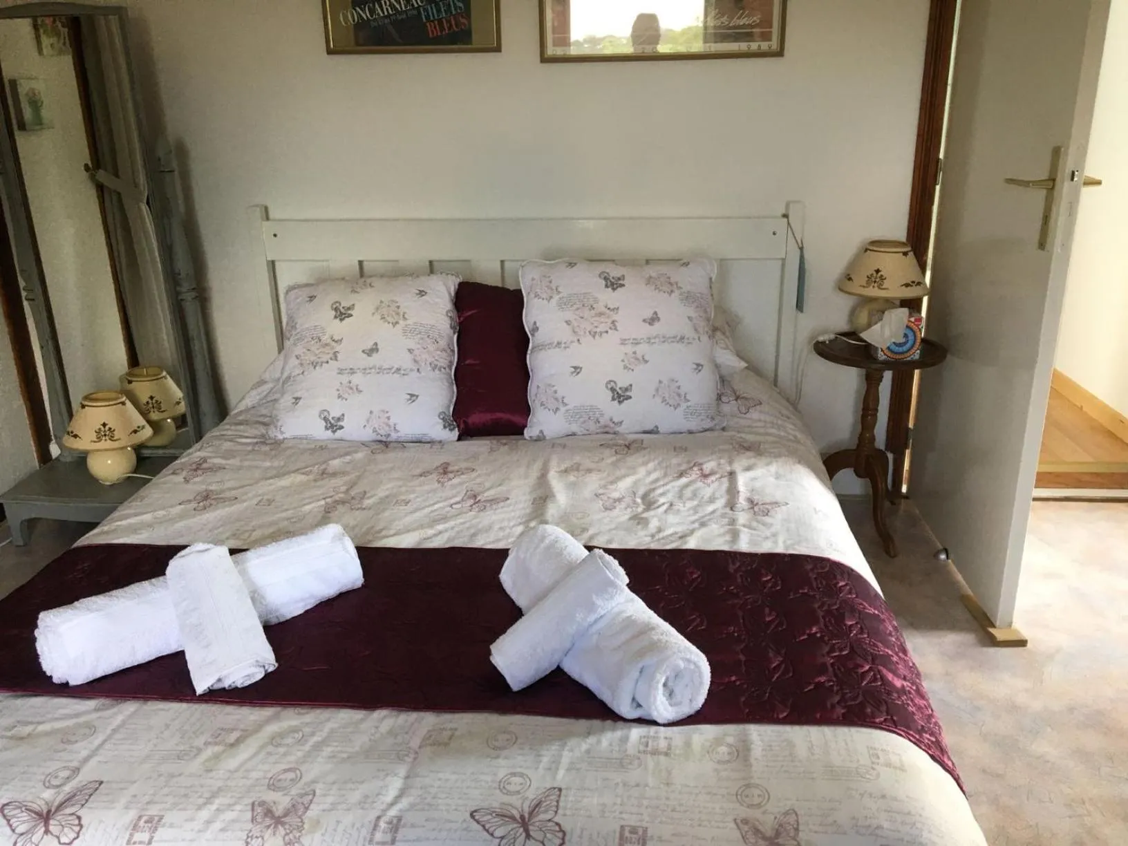 Bed in Chambres d' Hotes a Benaize