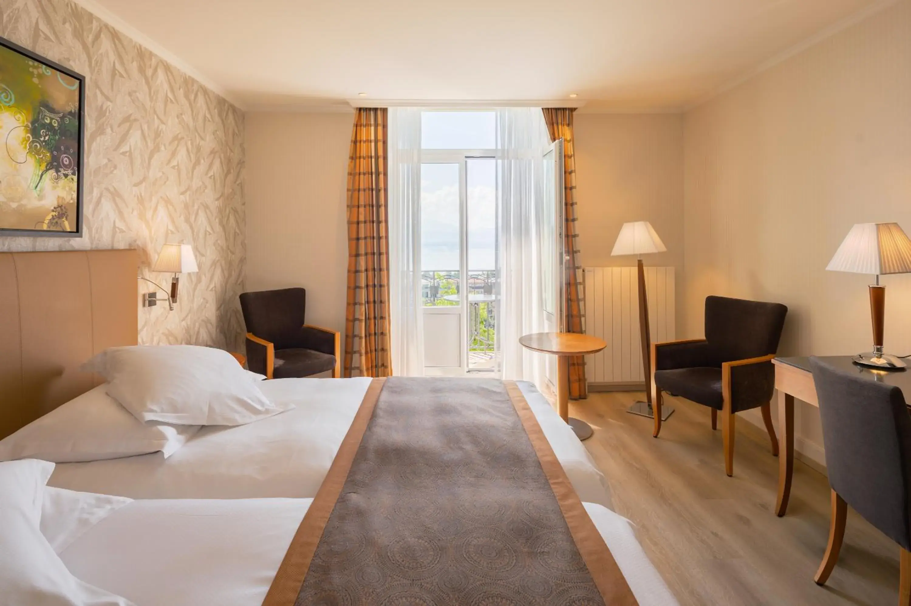 Double Room with Lake View in Hôtel de la Paix Lausanne Double Room with Lake View in Hôtel de la Paix Lausanne