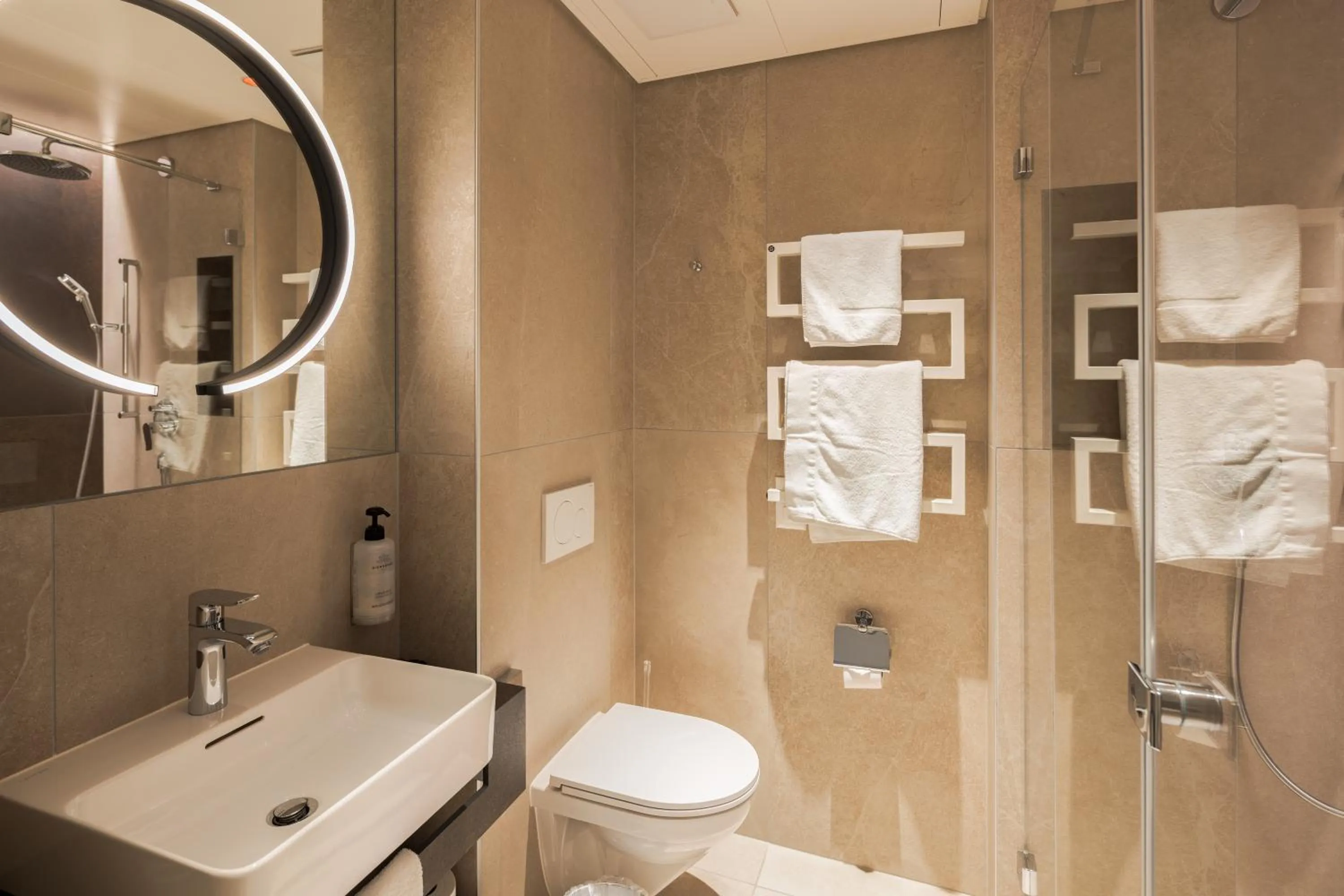 Bathroom in Hôtel de la Paix Lausanne