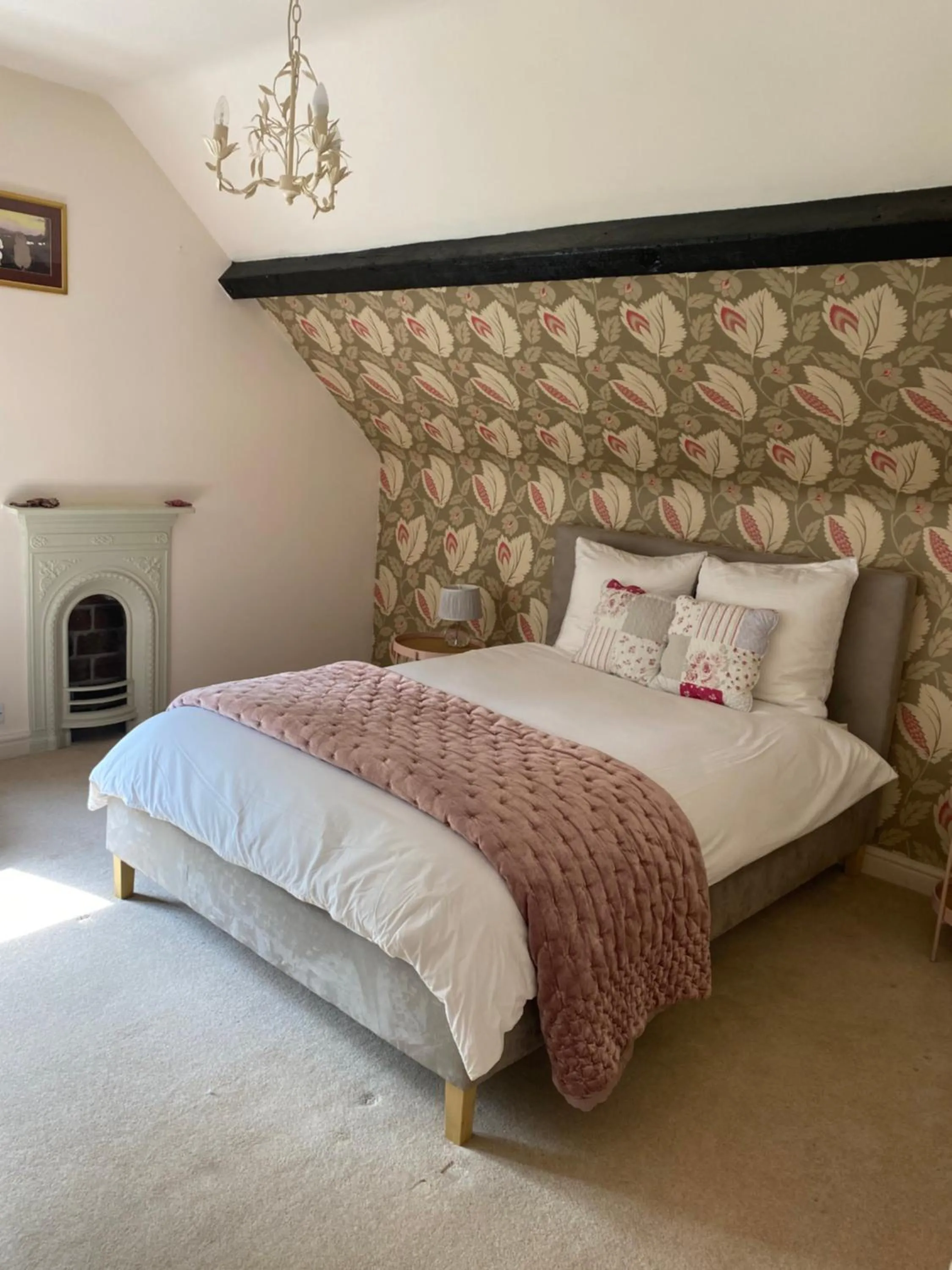 Bedroom, Bed in Heathcote House