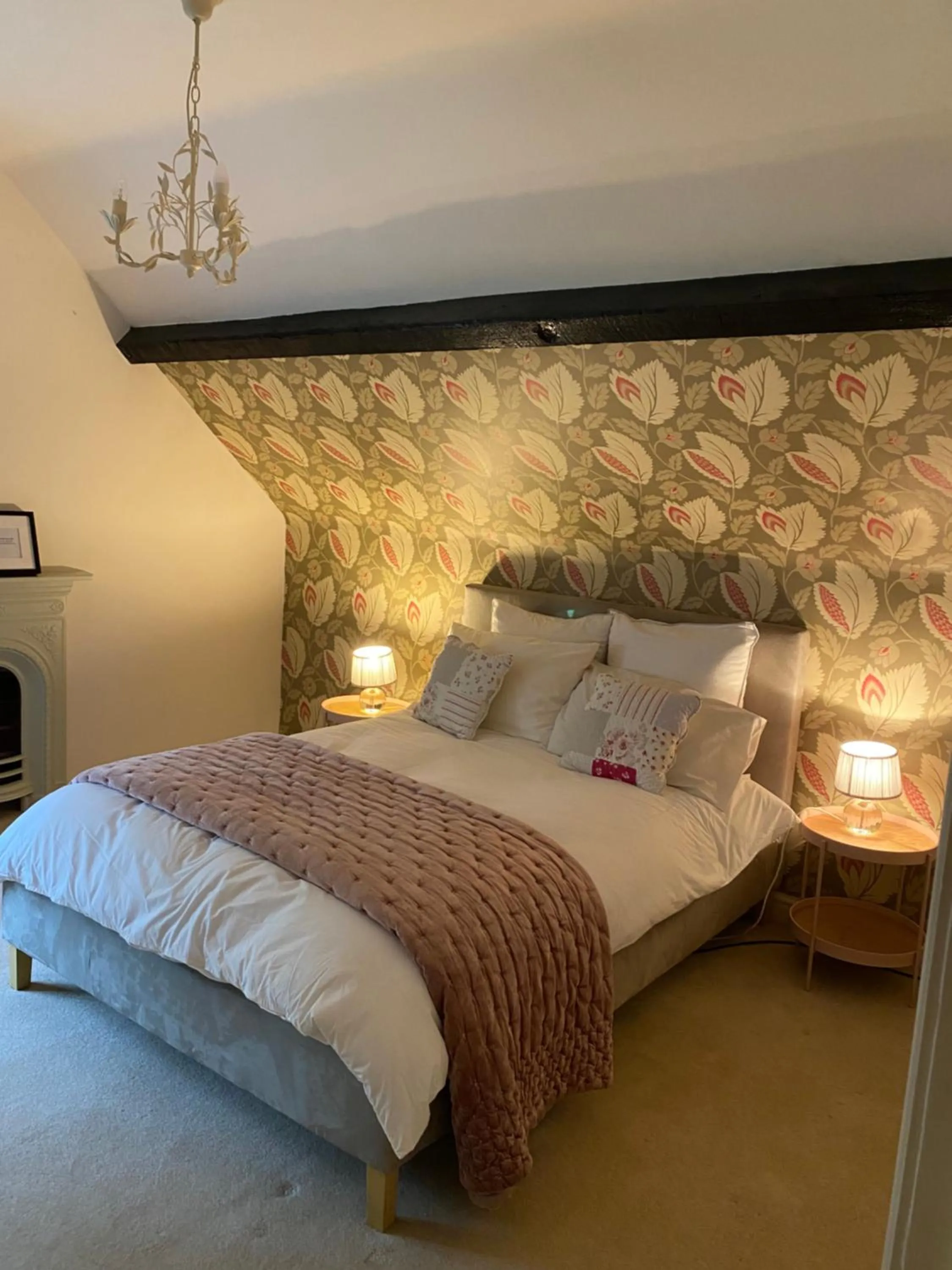 Bedroom, Bed in Heathcote House