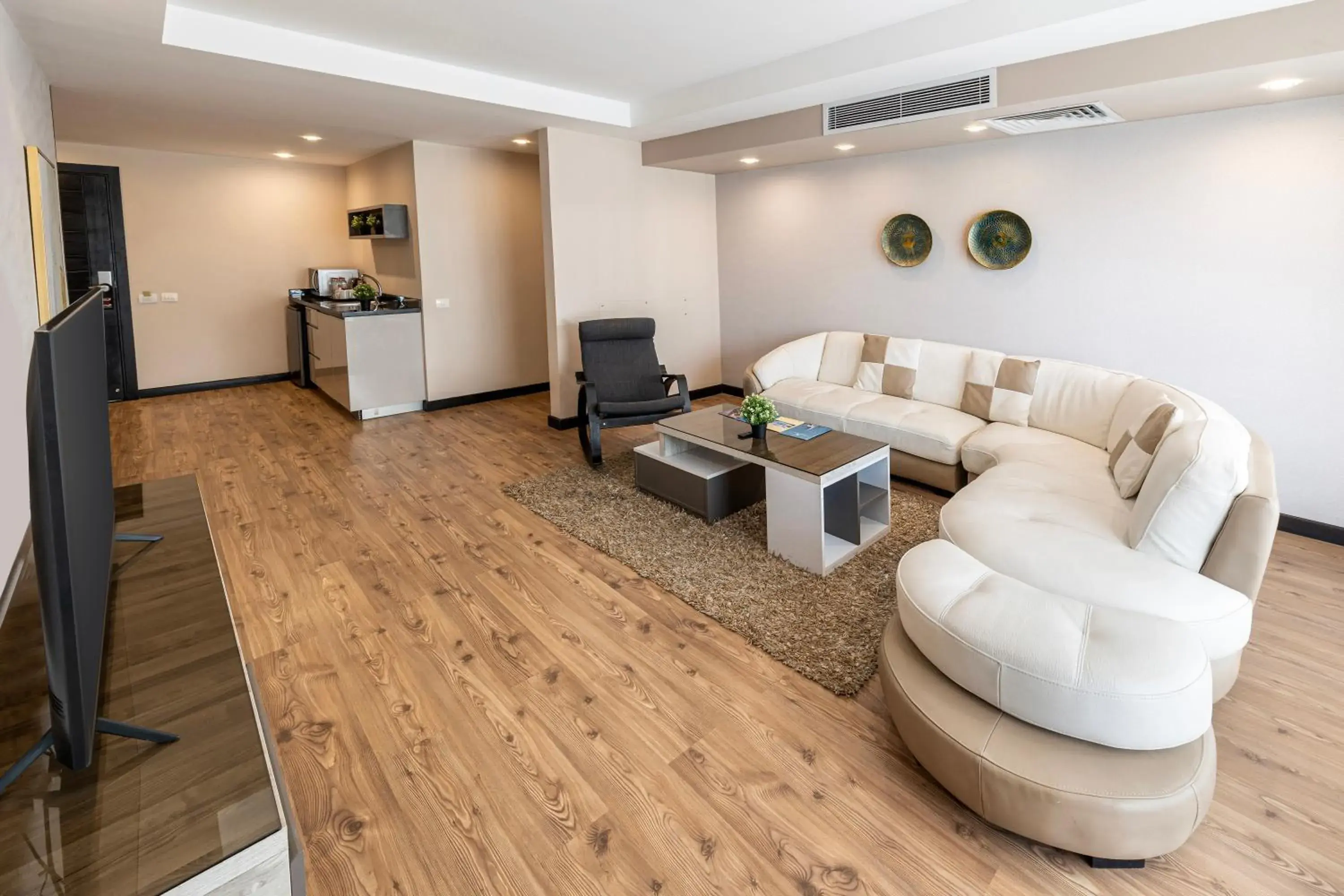 Two-Bedroom Apartment with Pool View in Ocean Blue Studios Two-Bedroom Apartment with Pool View in Ocean Blue Studios