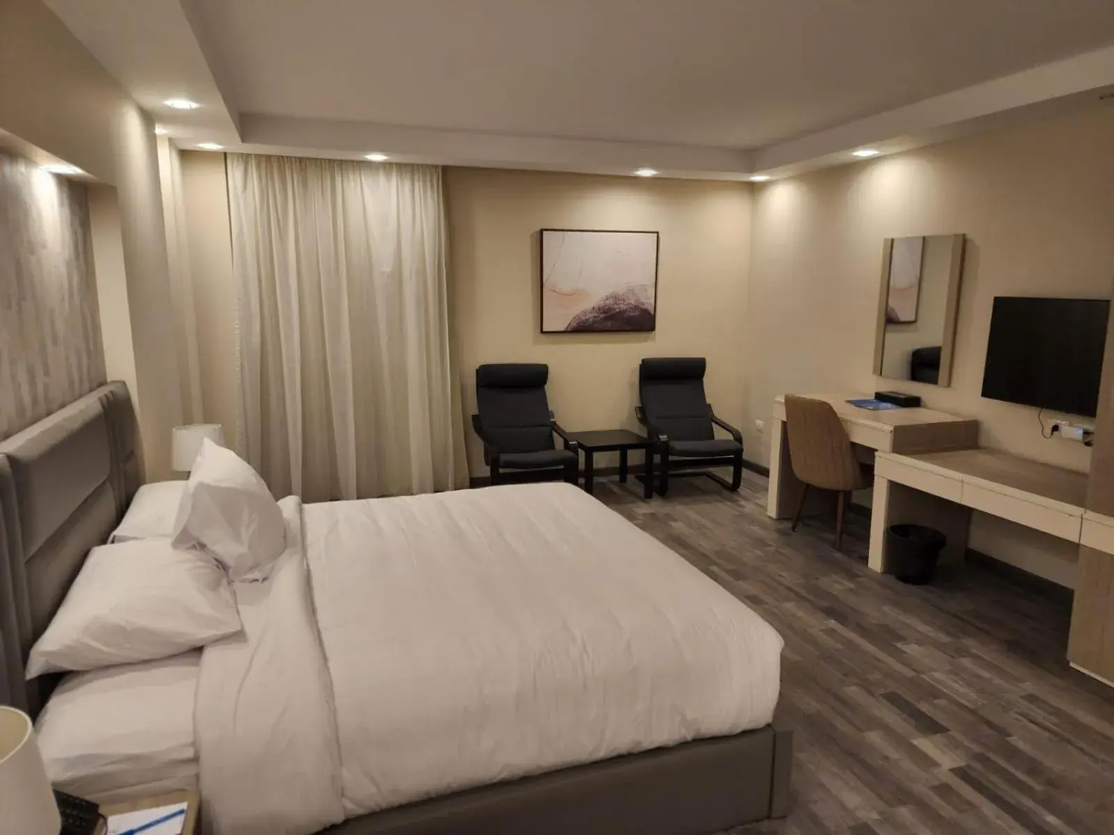 Queen Room in Ocean Blue Studios Queen Room in Ocean Blue Studios