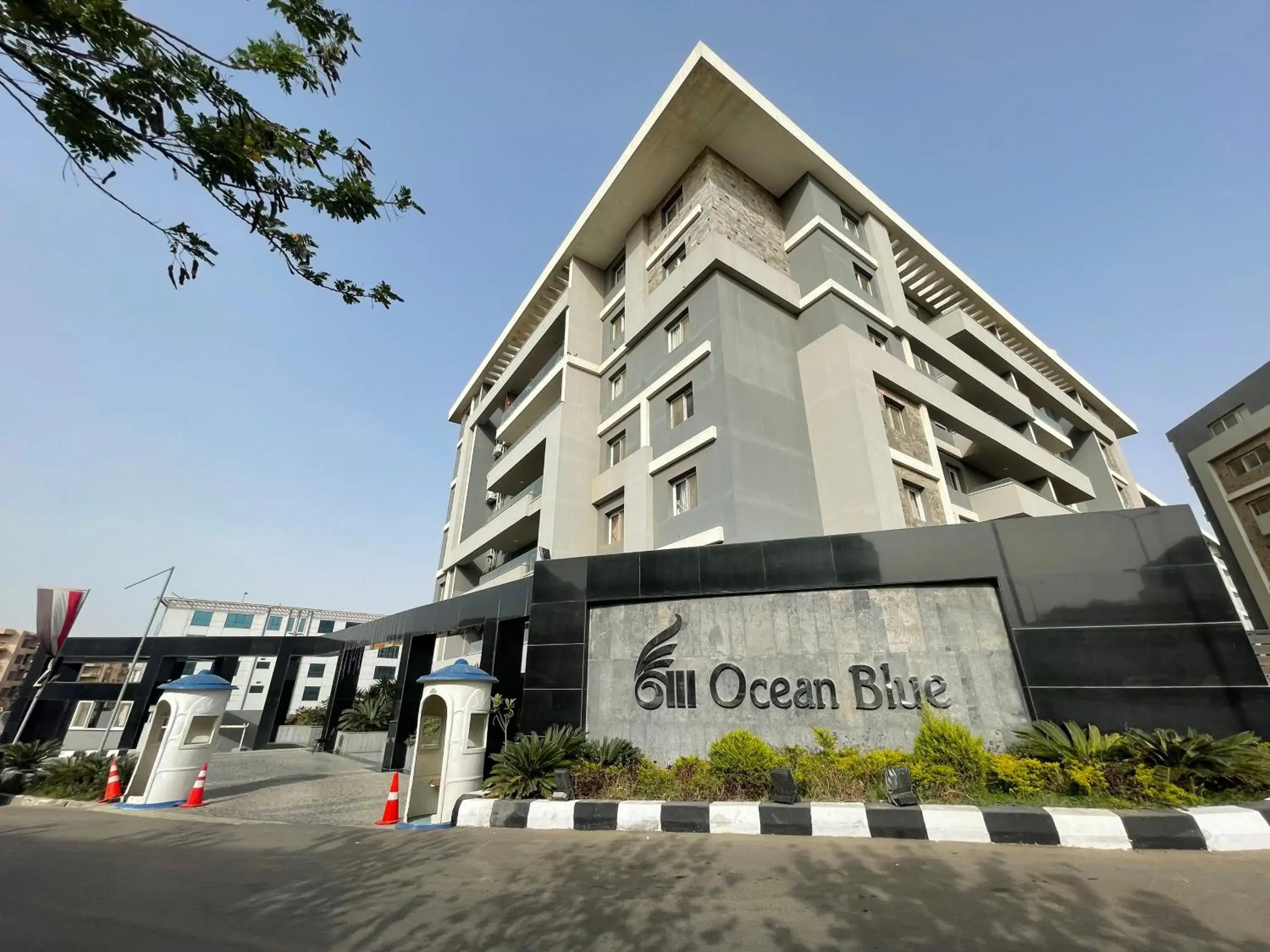 Facade/entrance in Ocean Blue Studios Facade/entrance in Ocean Blue Studios