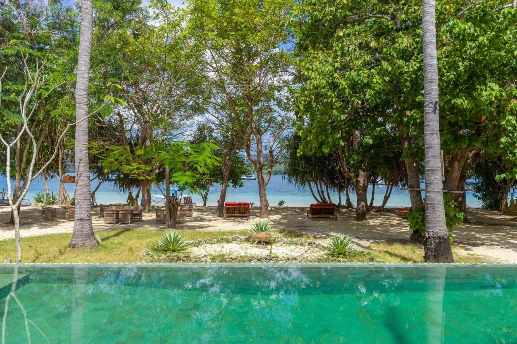Beach in Amahelia Luxury Resort & Restaurant - Gili Asahan