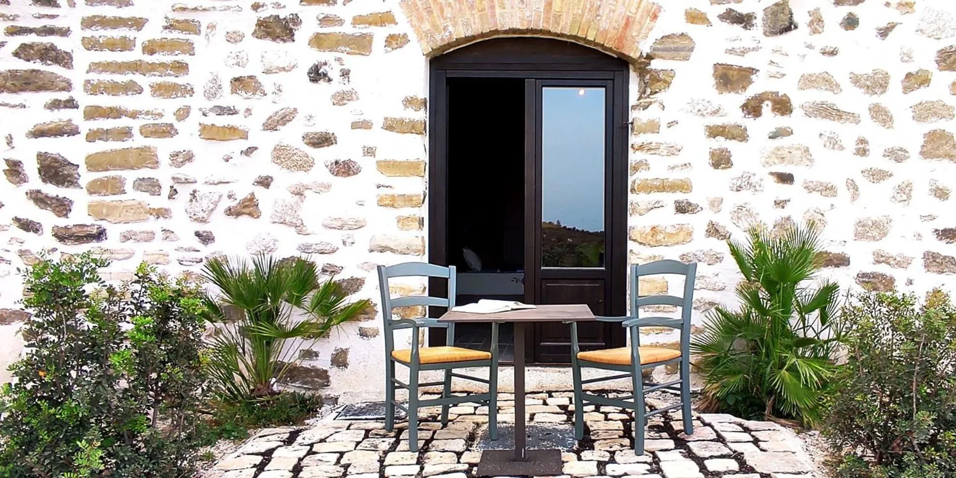 Facade/entrance in Borgo delle Pietre