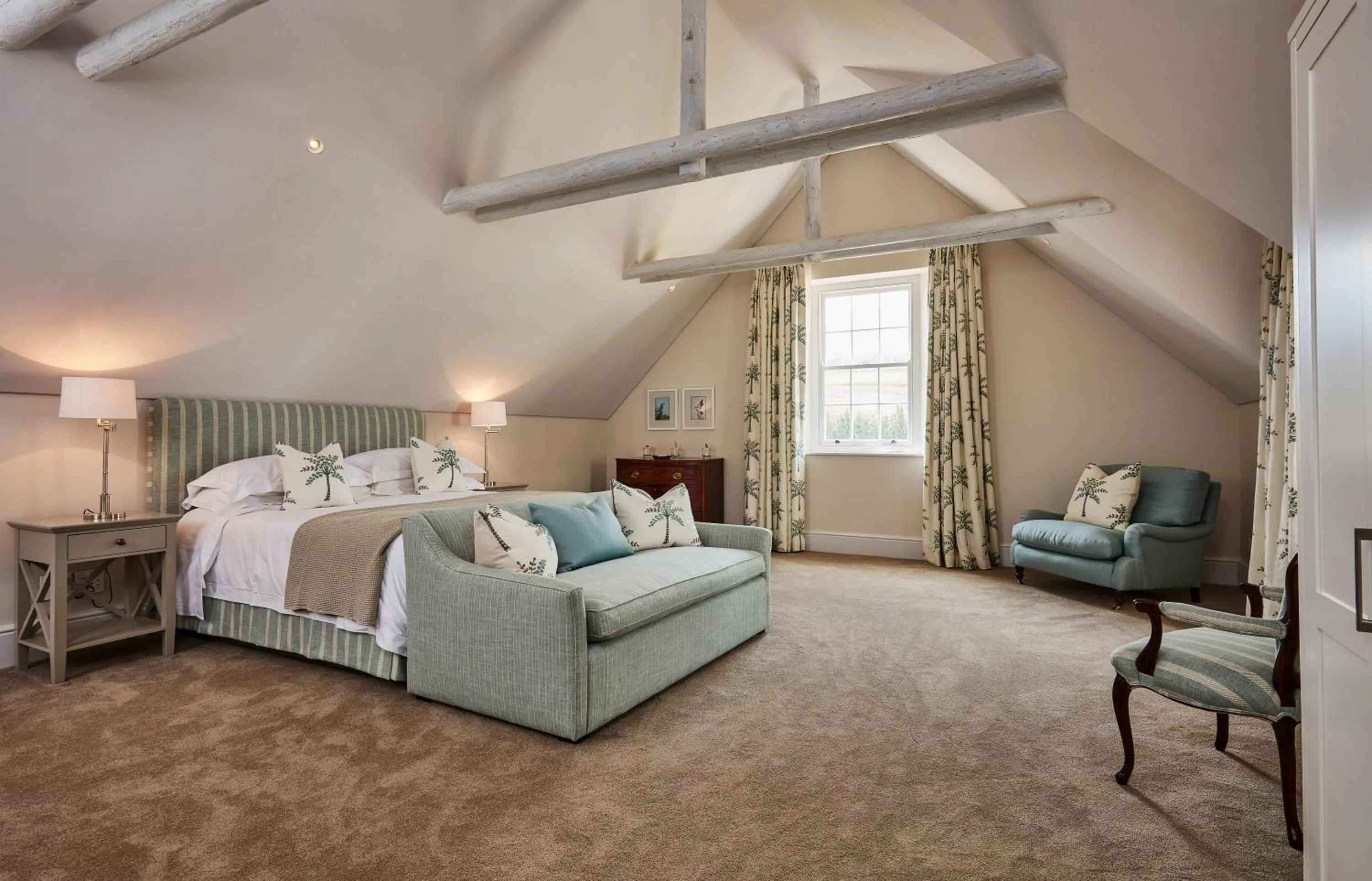 Bed in Brookdale Estate - Manor House