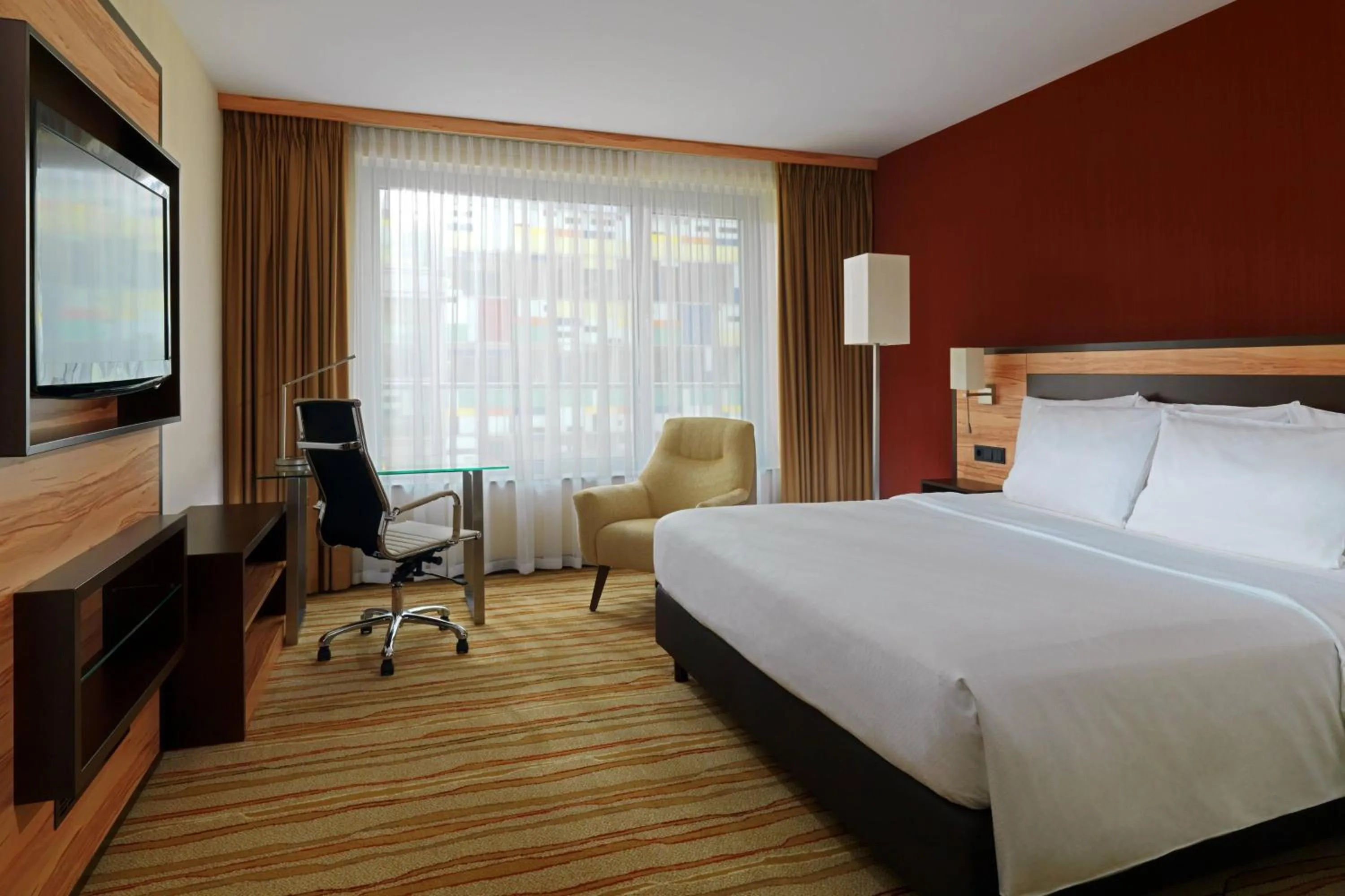 Photo of the whole room, Bed in Courtyard by Marriott Duesseldorf Hafen