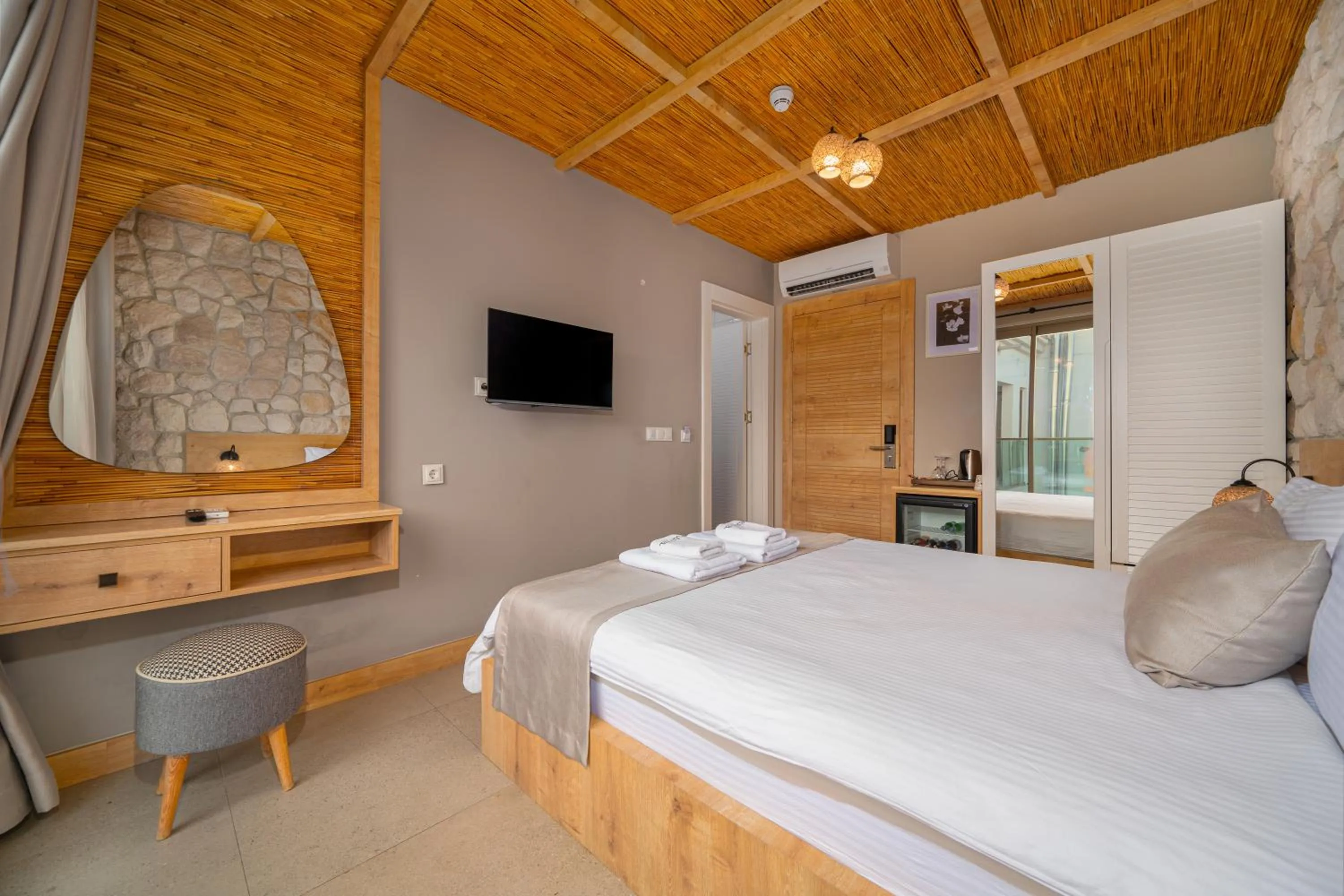 TV and multimedia, Bed in Melisa Boutique Hotel & Spa