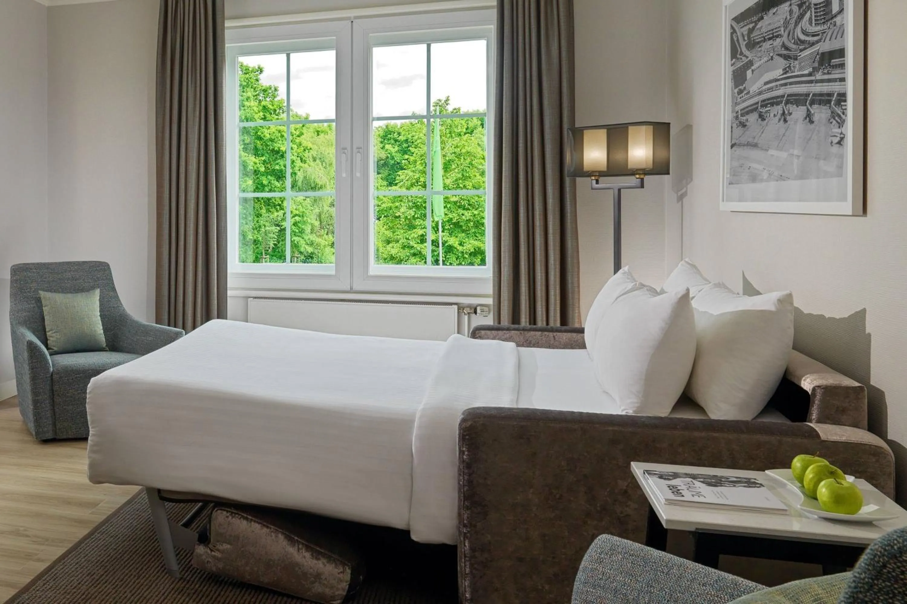 Photo of the whole room, Bed in Courtyard by Marriott Hamburg Airport