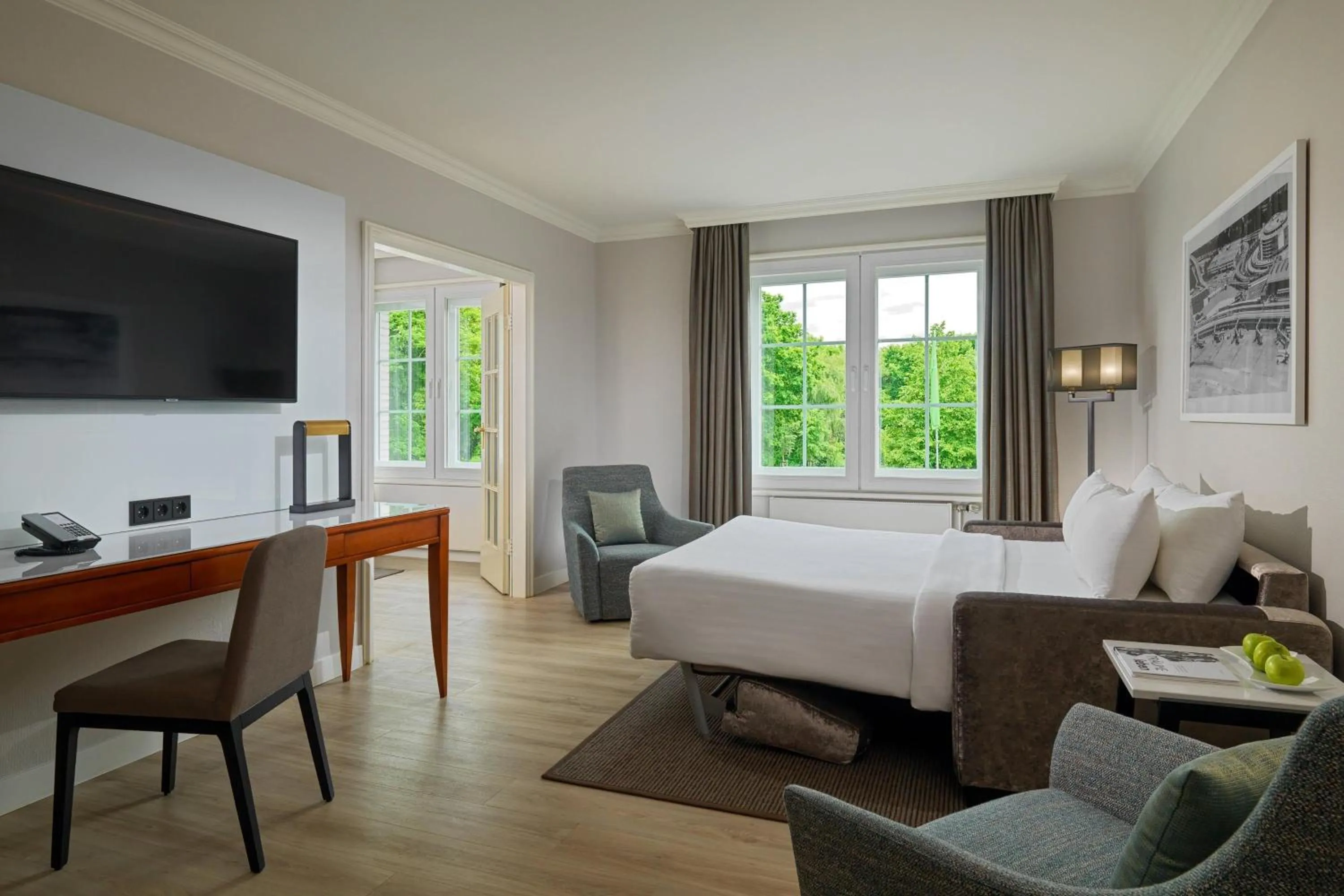 Photo of the whole room, Bed in Courtyard by Marriott Hamburg Airport