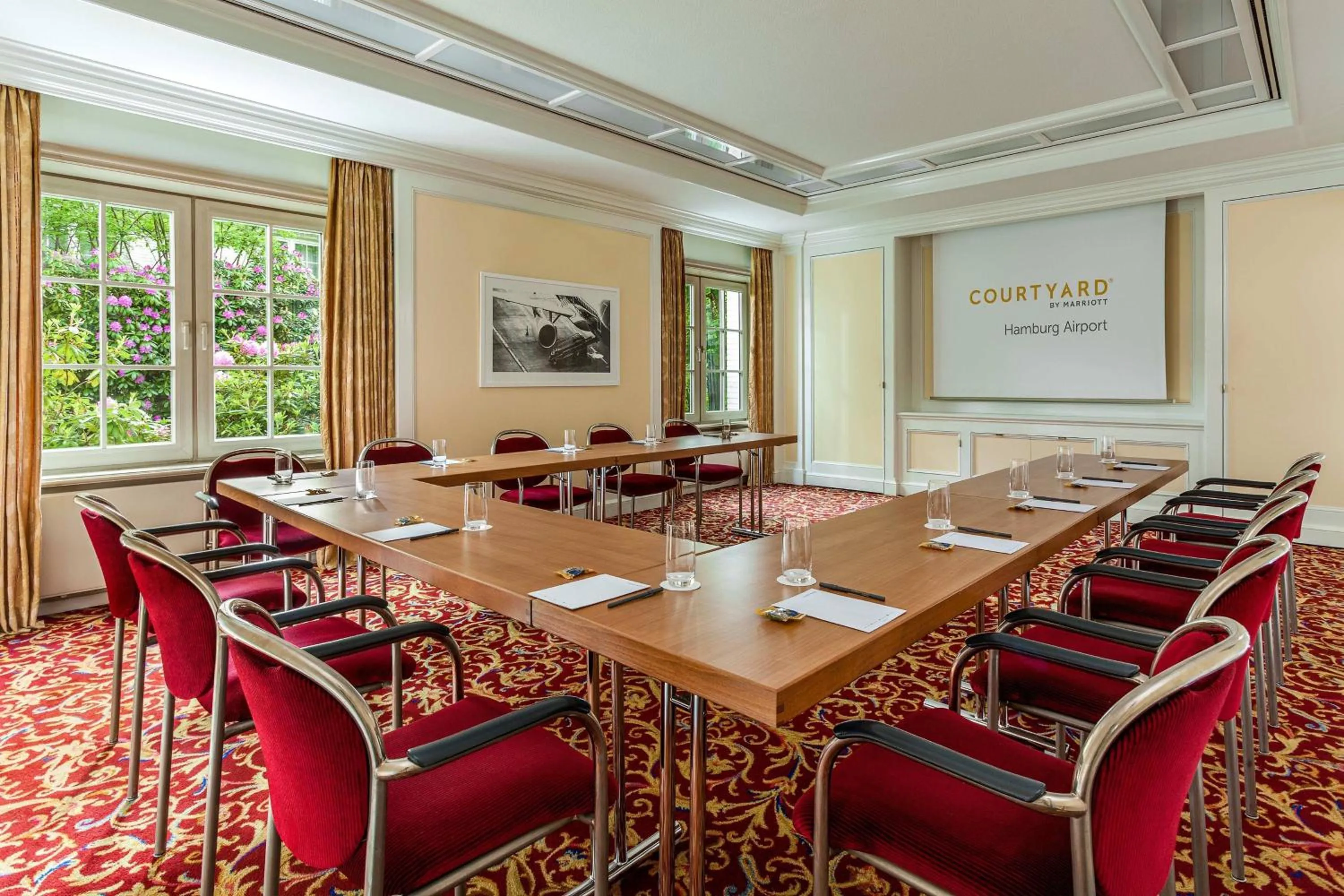 Meeting/conference room in Courtyard by Marriott Hamburg Airport
