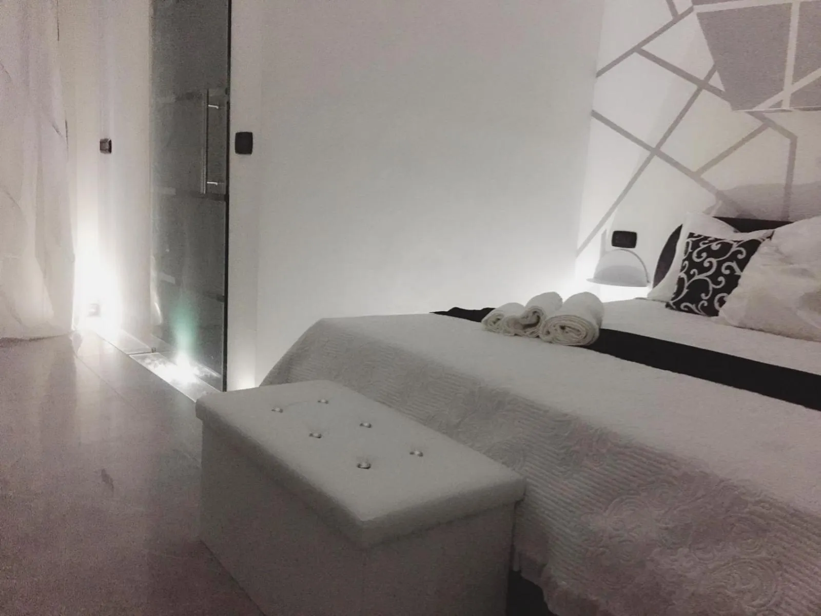 Photo of the whole room, Bed in IsadeMar