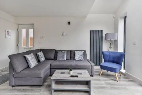 Spacious, Modern 2 bed Apartment with ensuites