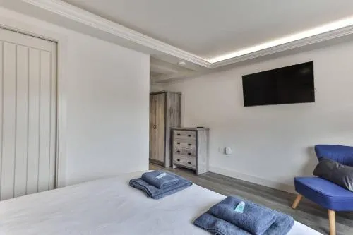 Spacious, Modern 2 bed Apartment with ensuites