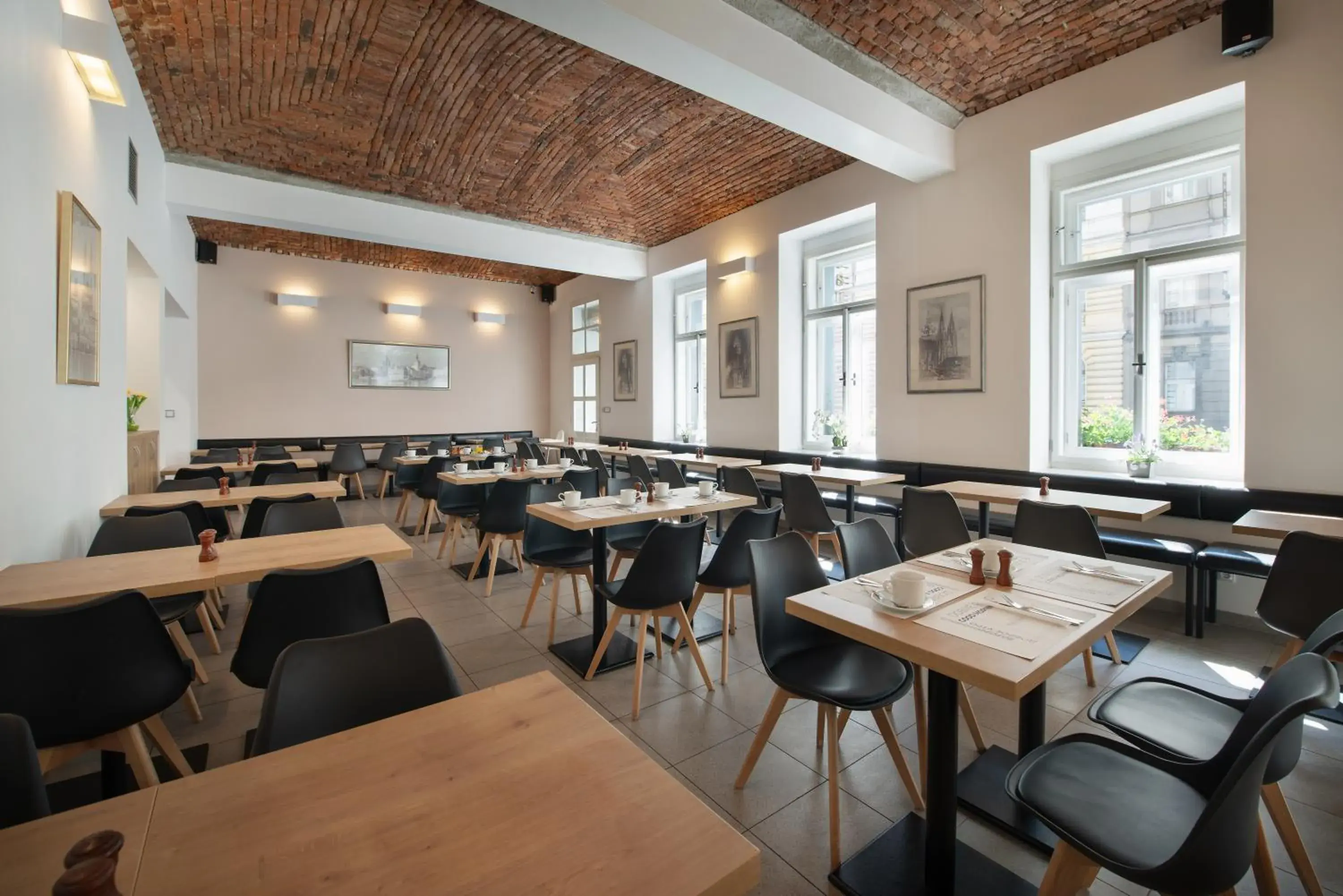 Restaurant/places to eat in Prague Season Hotel Restaurant/places to eat in Prague Season Hotel