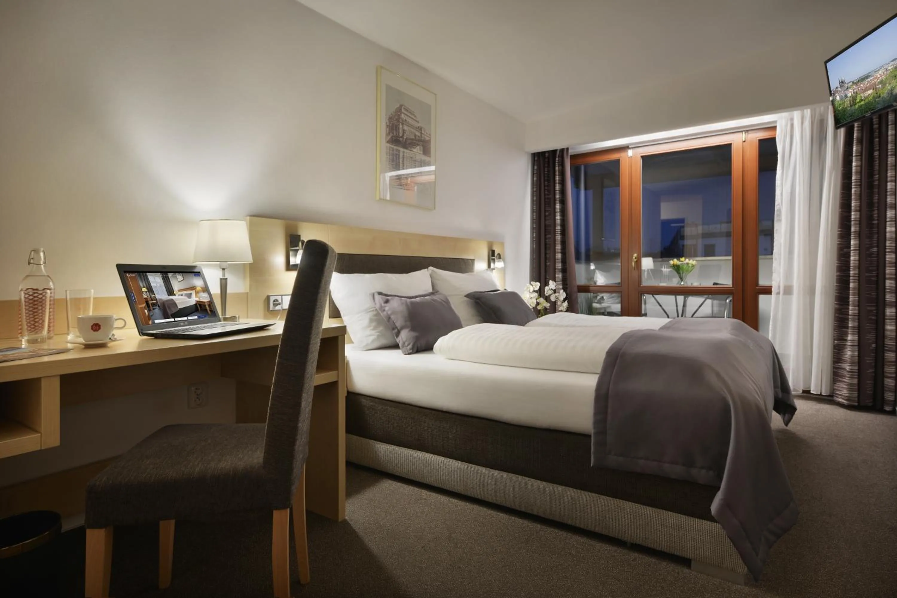 Bed in Prague Season Hotel