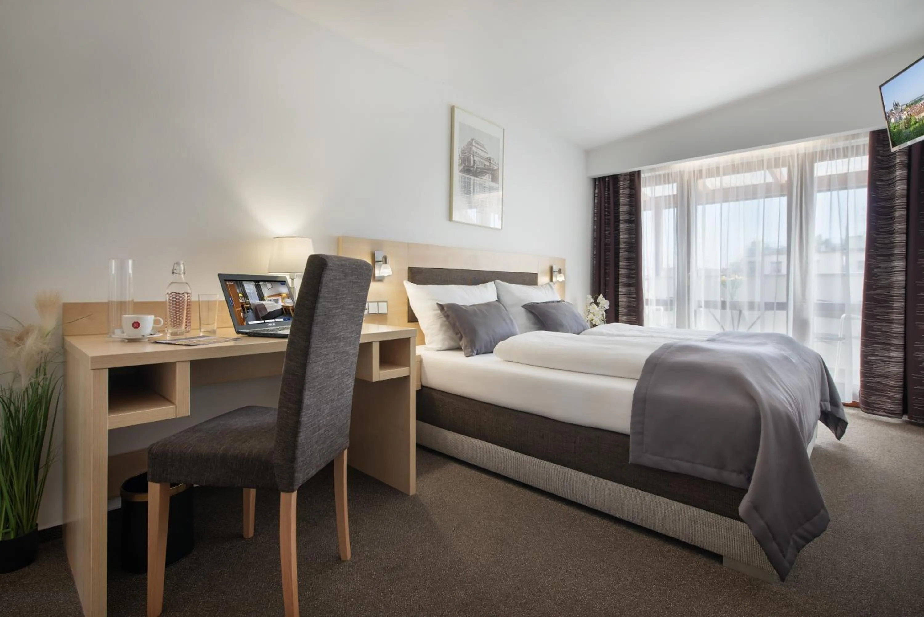 Bed in Prague Season Hotel