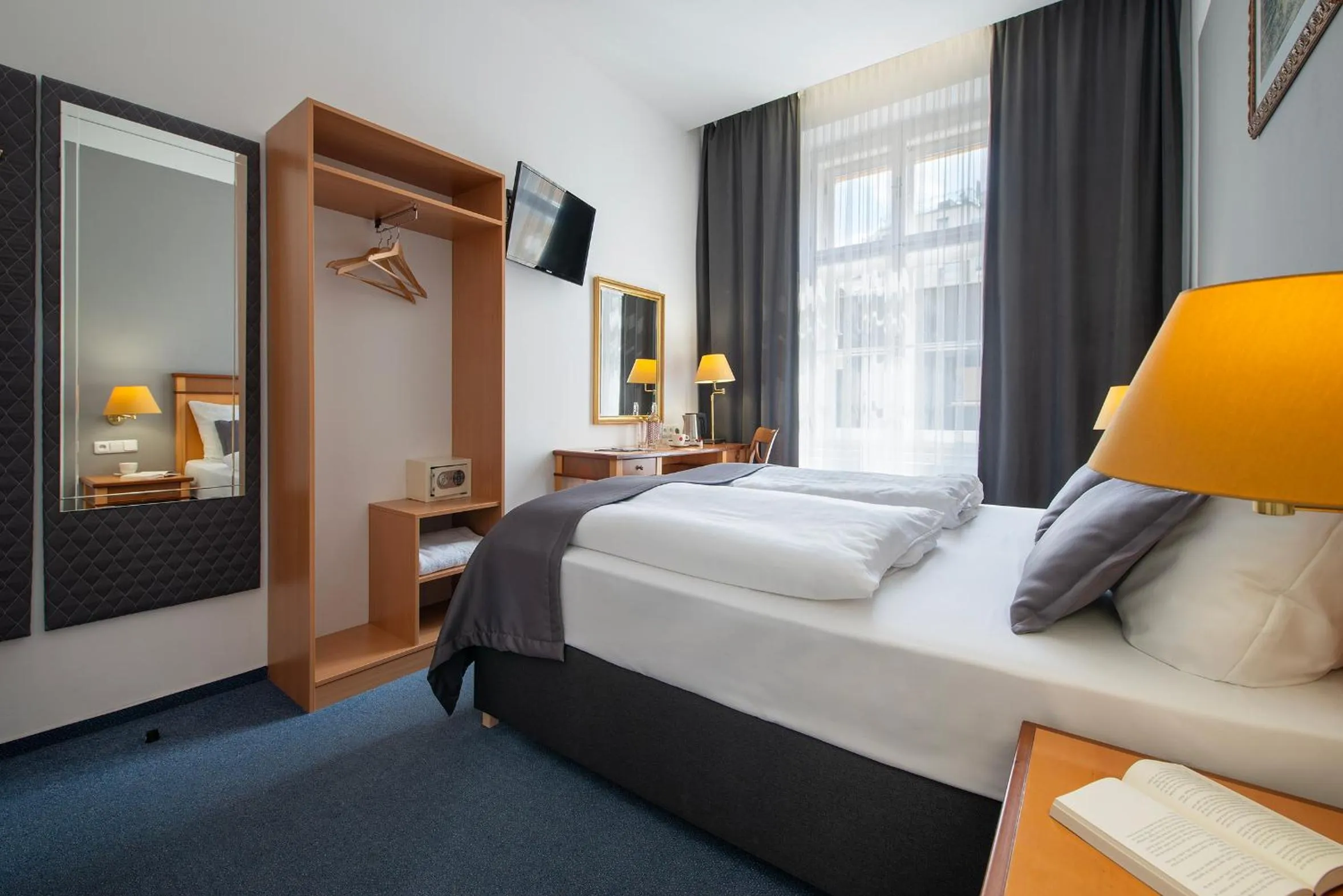 Photo of the whole room, Bed in Prague Season Hotel