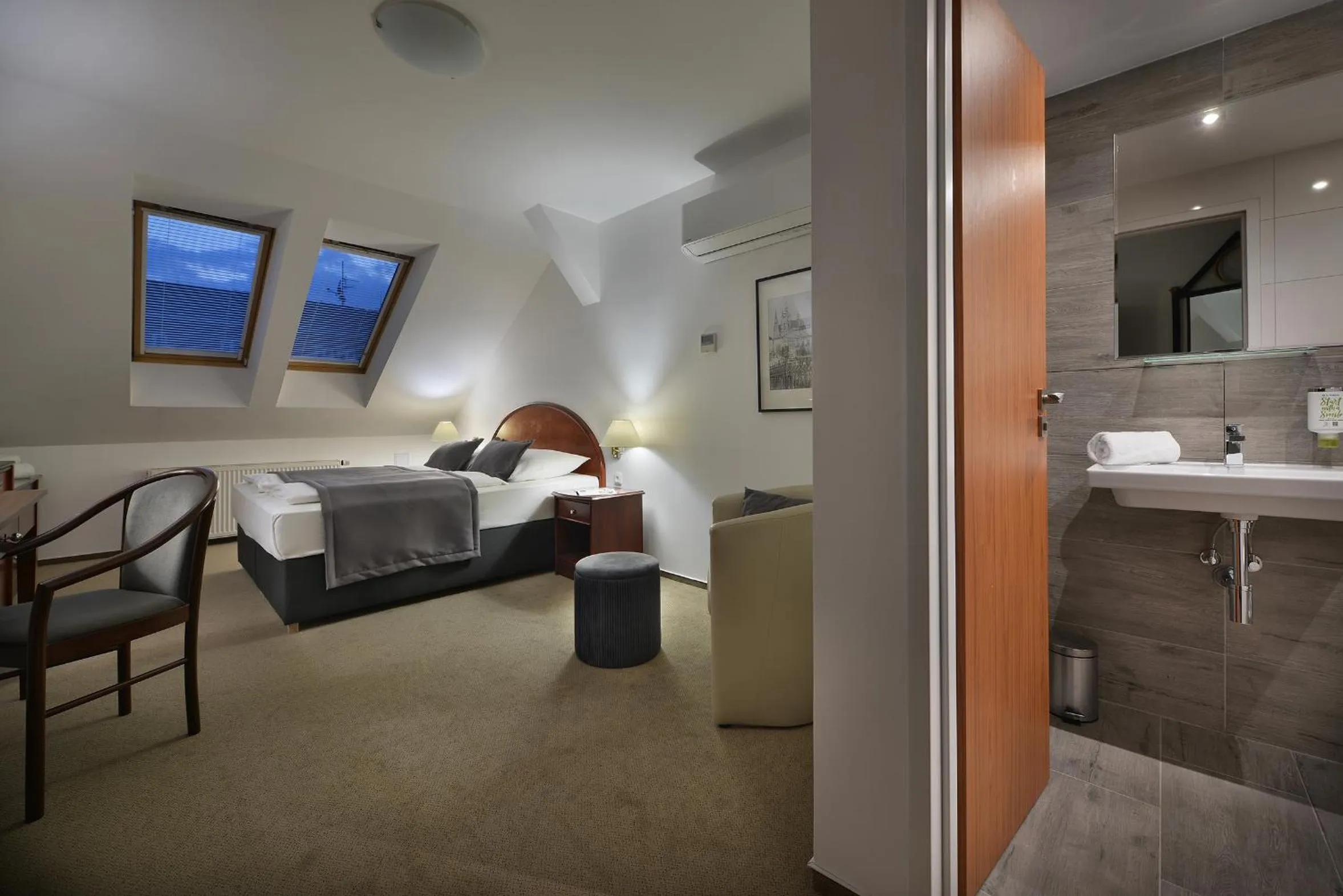 Photo of the whole room, Bed in Prague Season Hotel