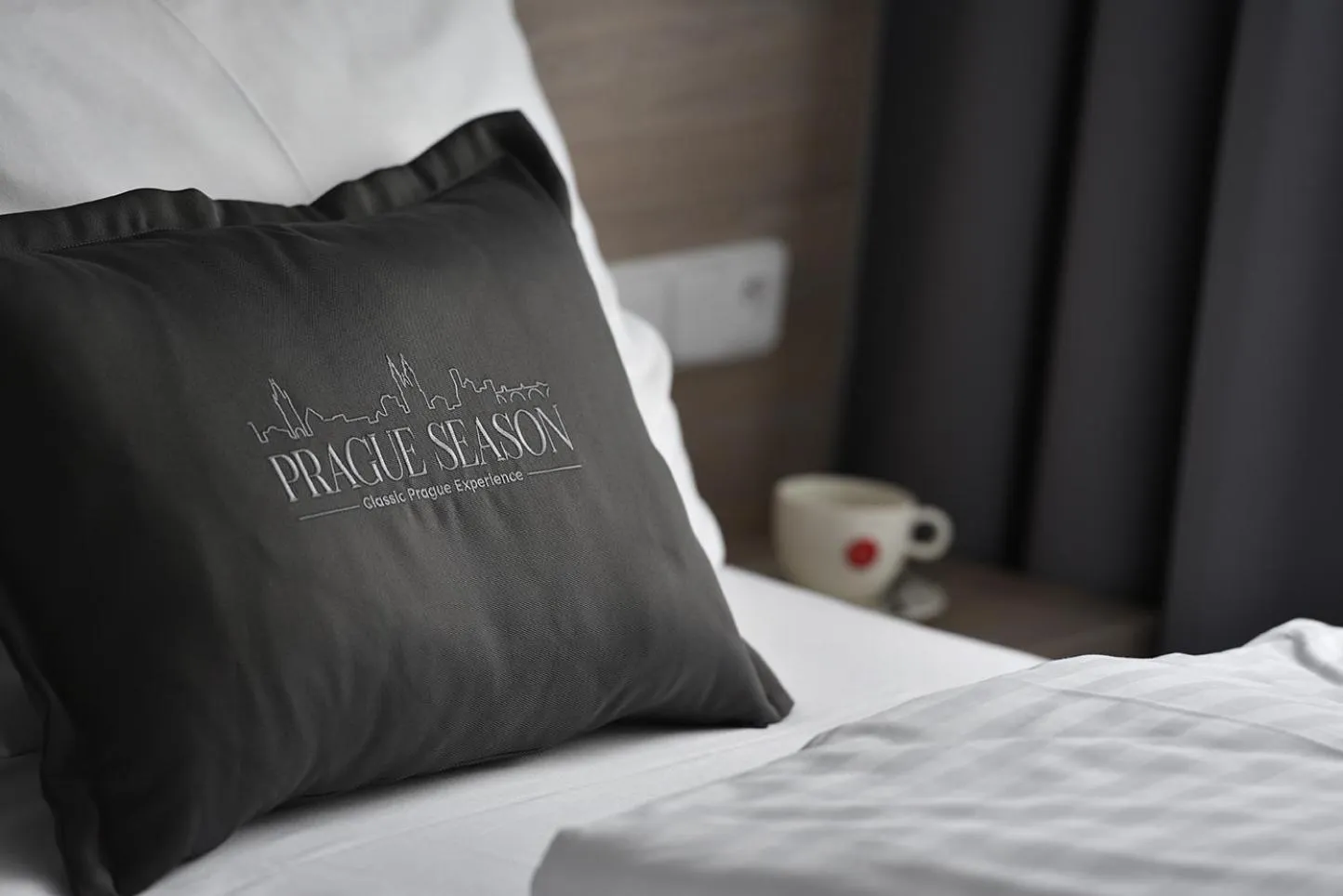Bed in Prague Season Hotel