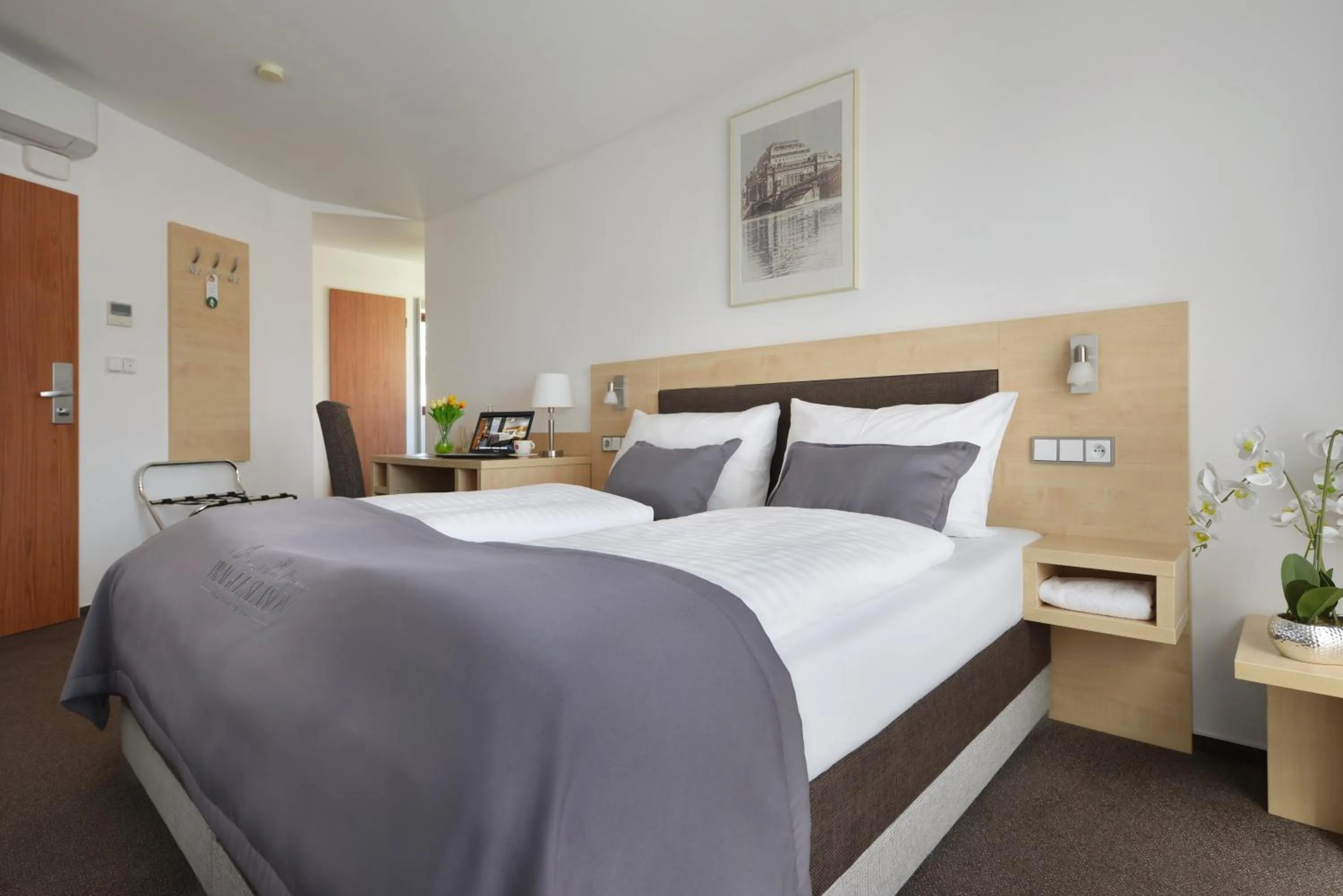 Bed in Prague Season Hotel