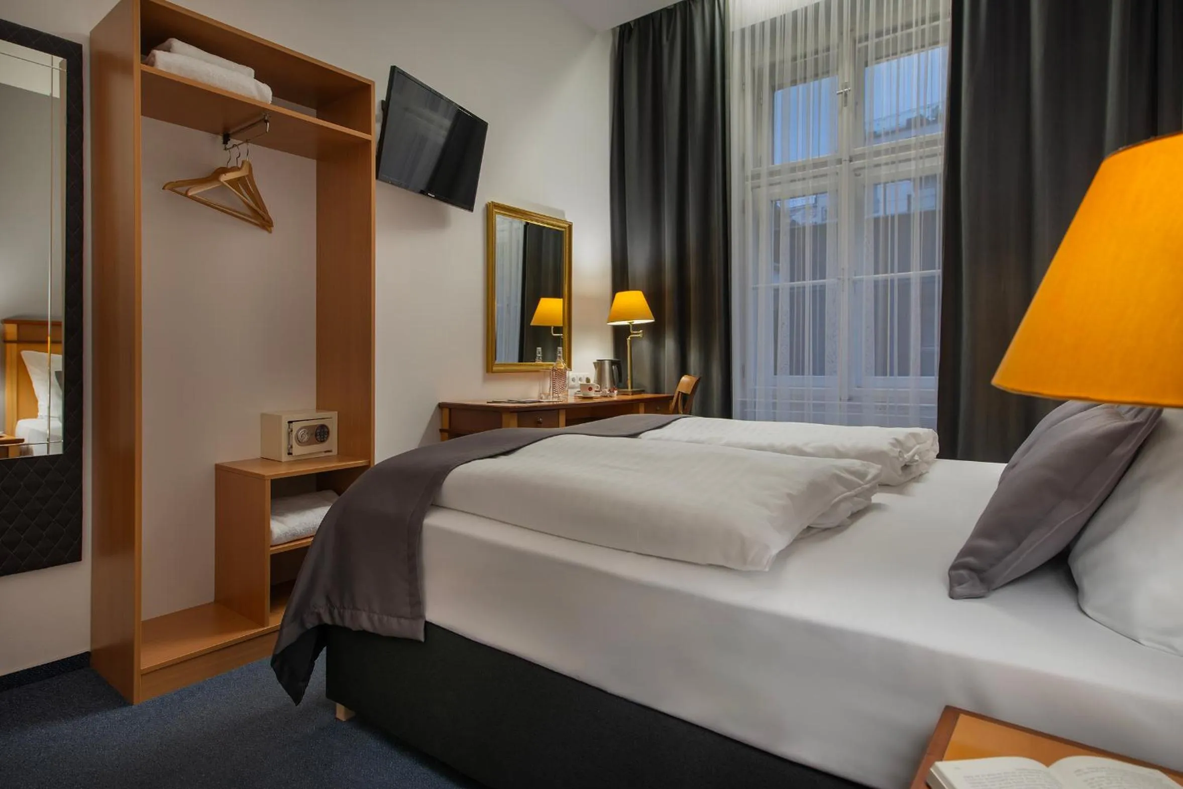 Photo of the whole room, Bed in Prague Season Hotel