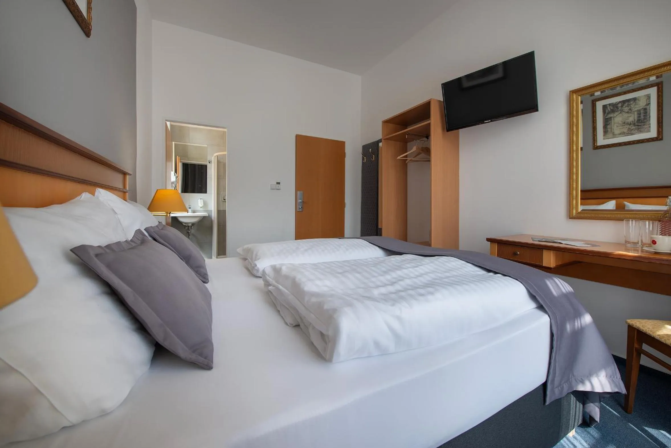 Photo of the whole room, Bed in Prague Season Hotel