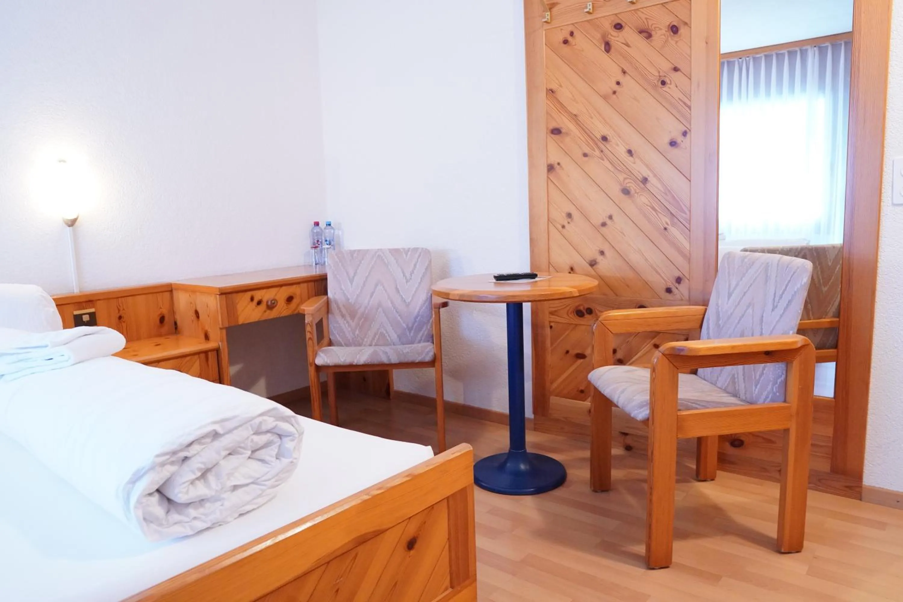 Seating area, Bed in Hotel Schiffahrt