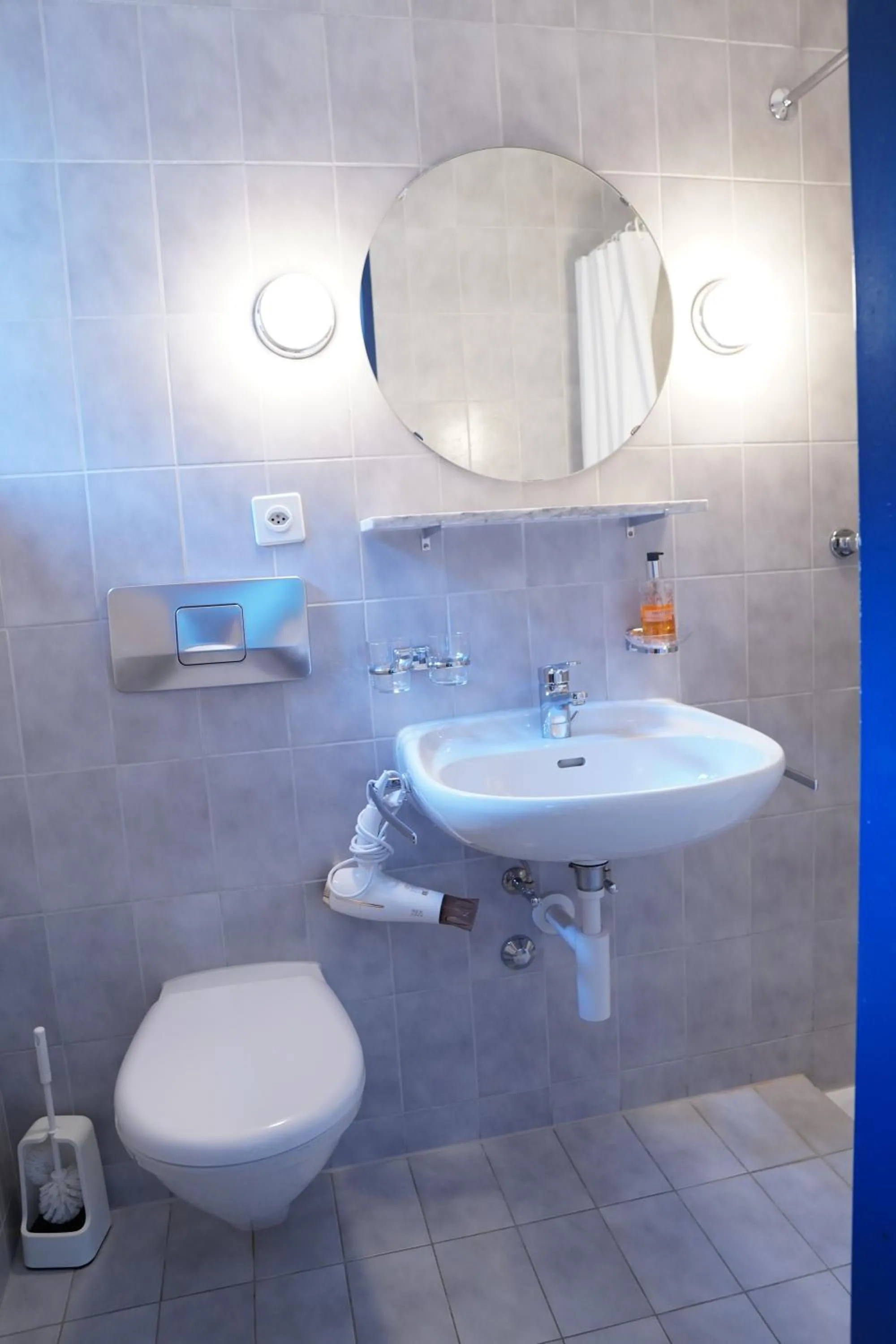 Bathroom in Hotel Schiffahrt