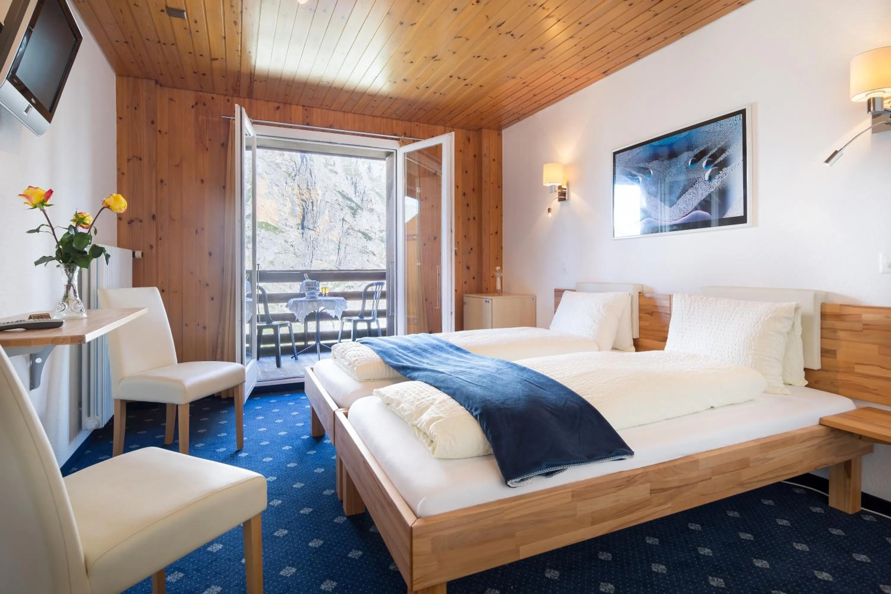 Day, Bed in Hotel Alpina