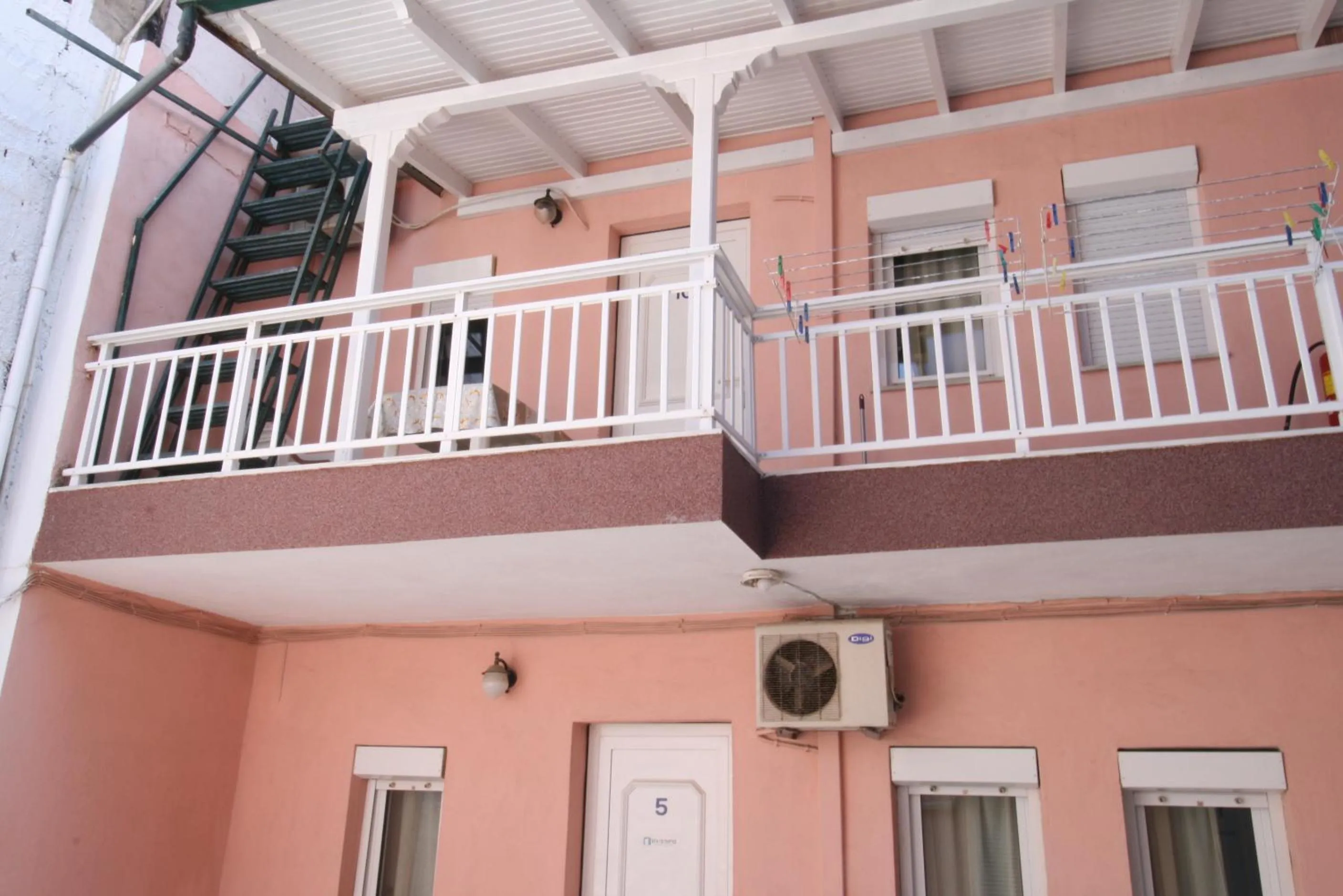 Balcony/Terrace in SARTI CENTER studios