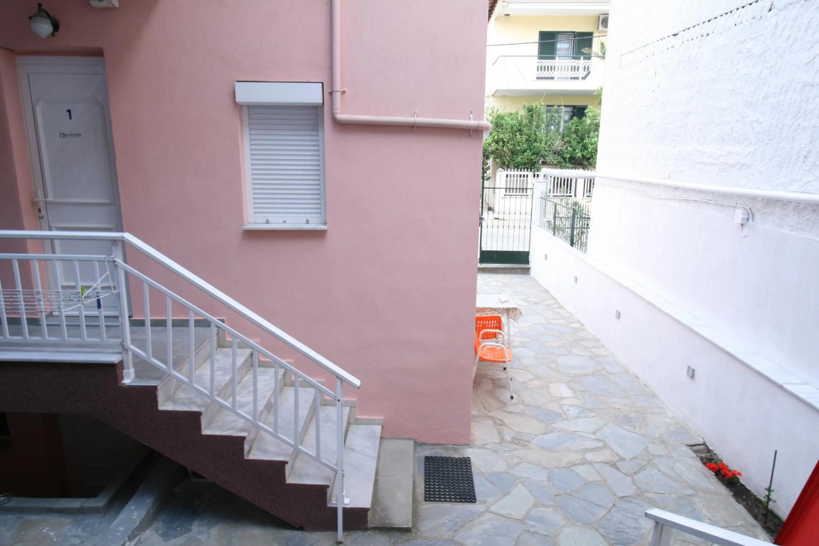 Facade/entrance in SARTI CENTER studios