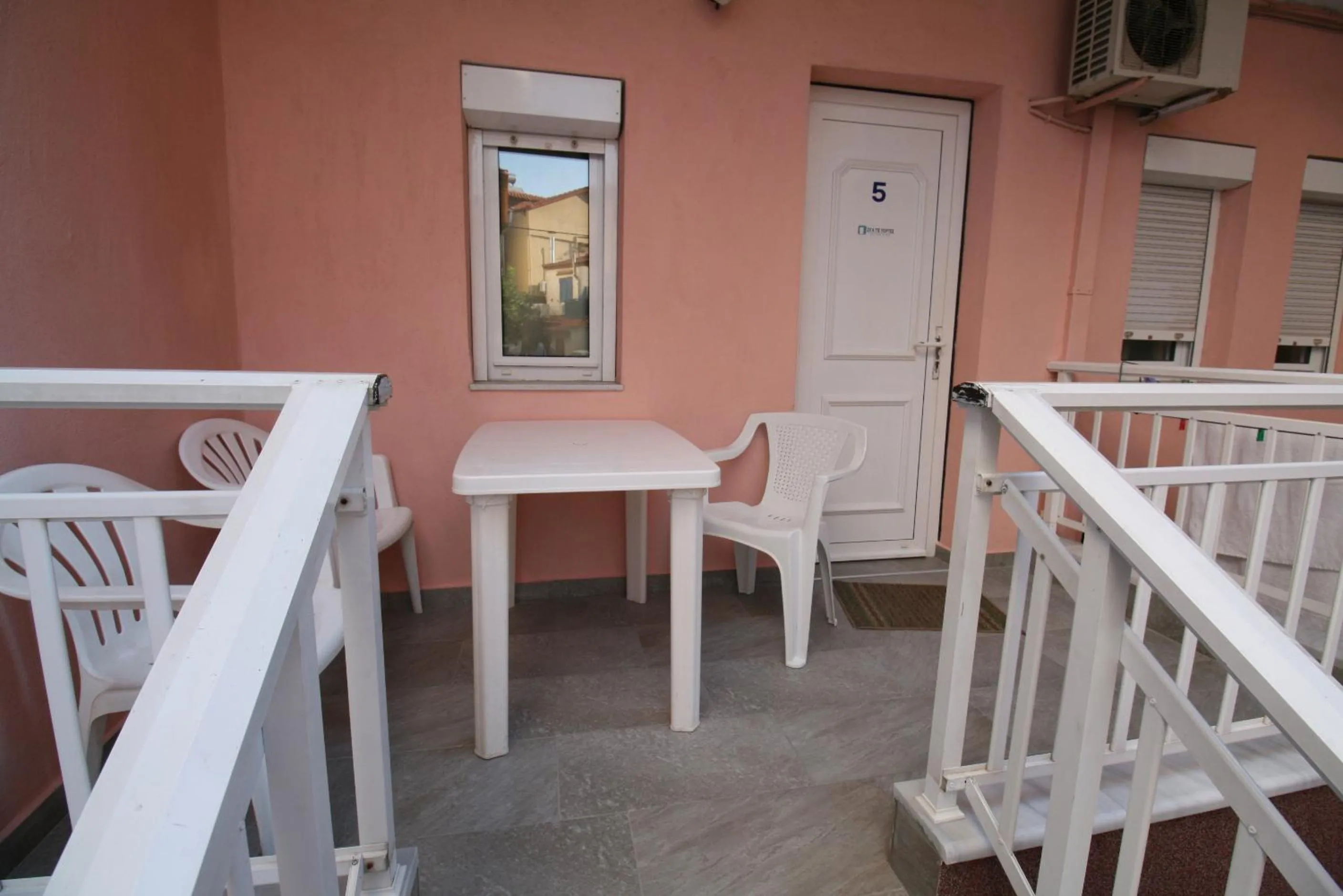 Balcony/Terrace in SARTI CENTER studios