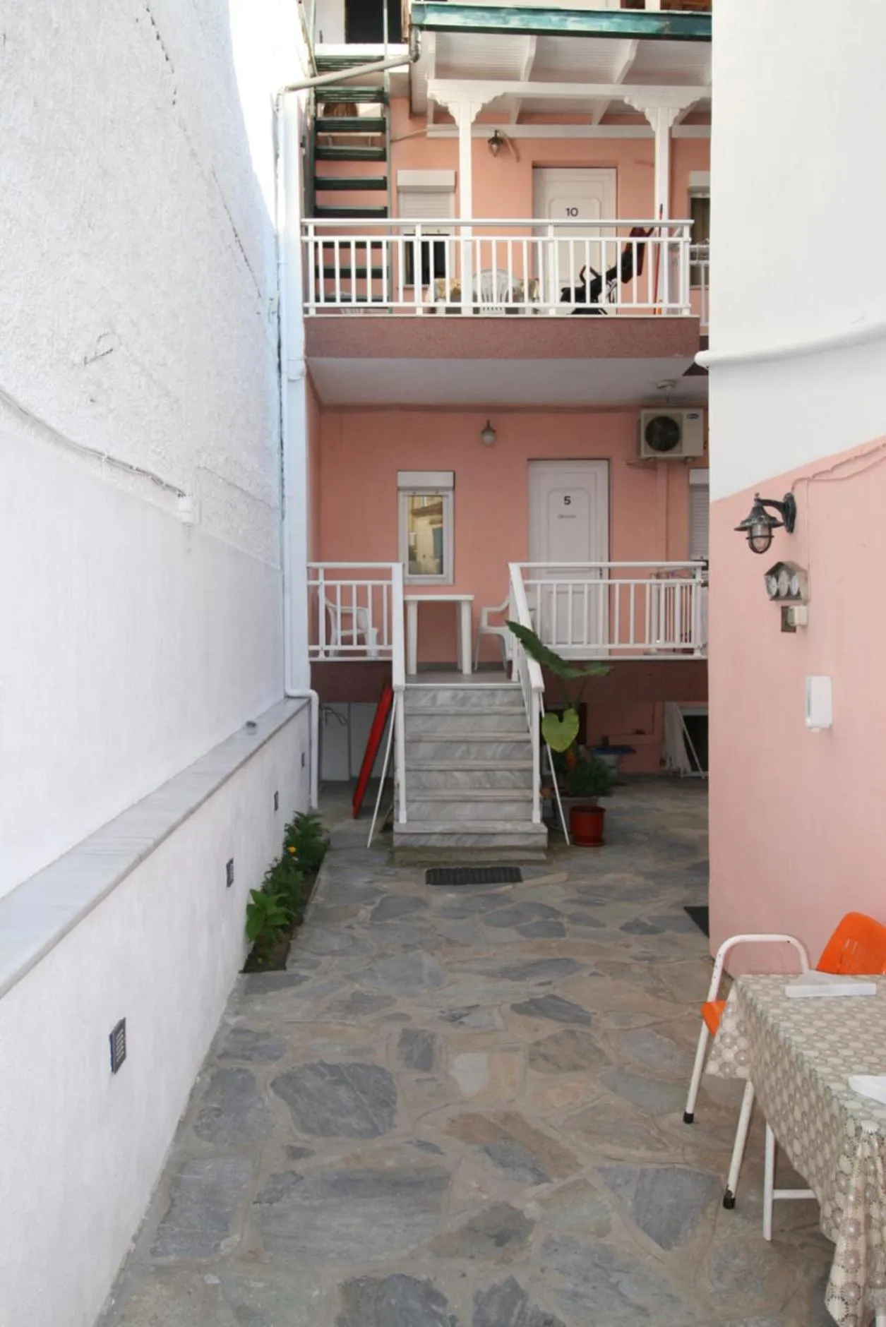 Facade/entrance in SARTI CENTER studios