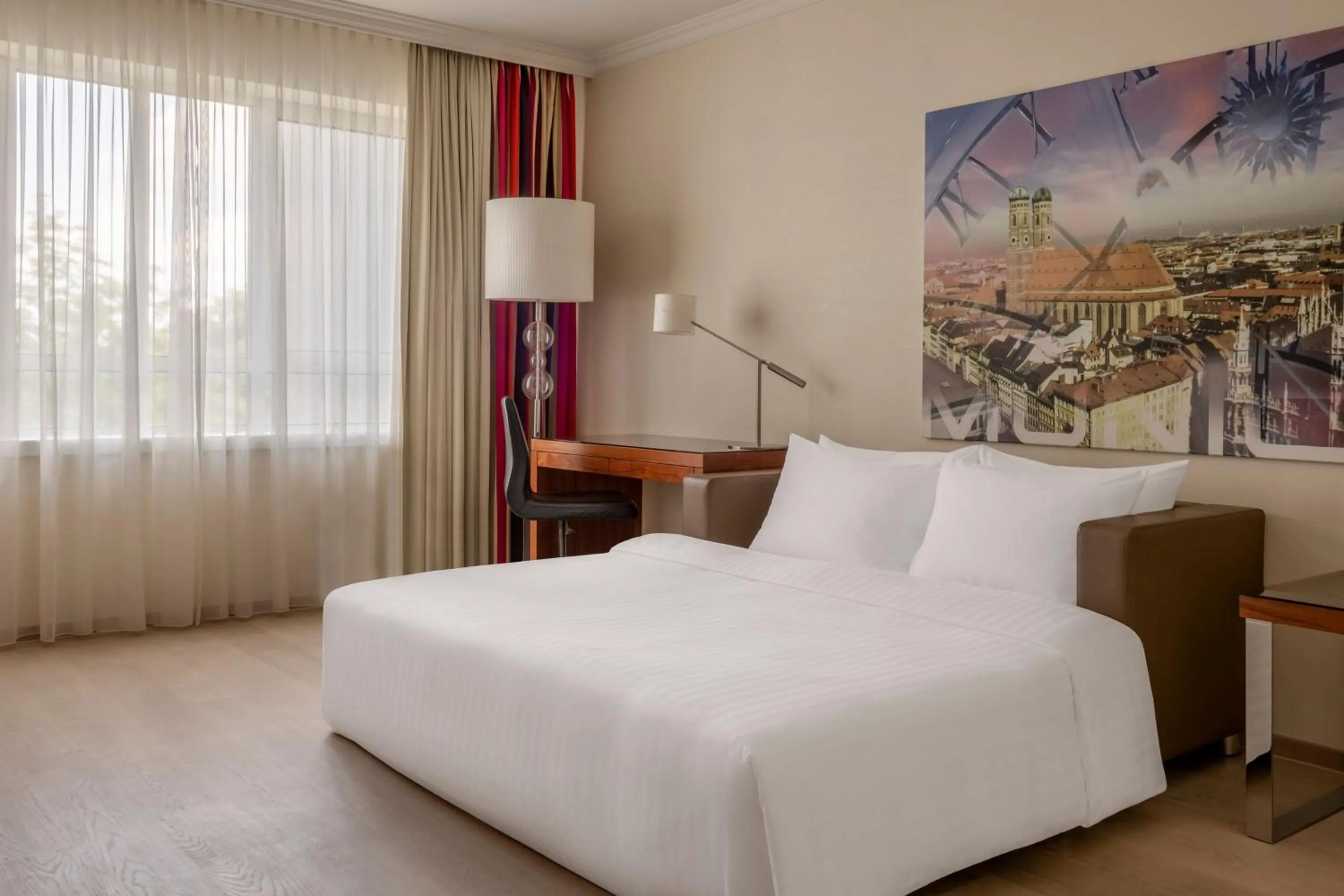 Bedroom, Bed in Munich Marriott Hotel