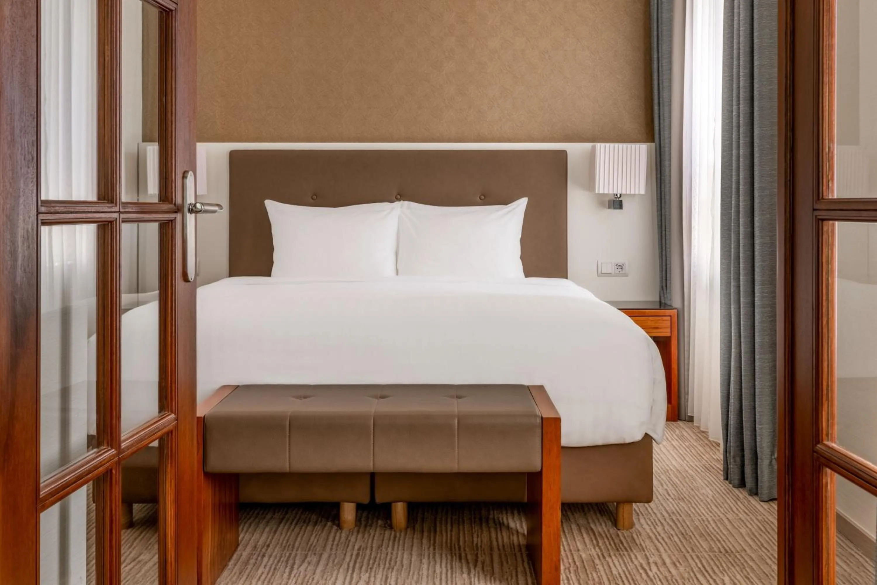 Bedroom, Bed in Munich Marriott Hotel