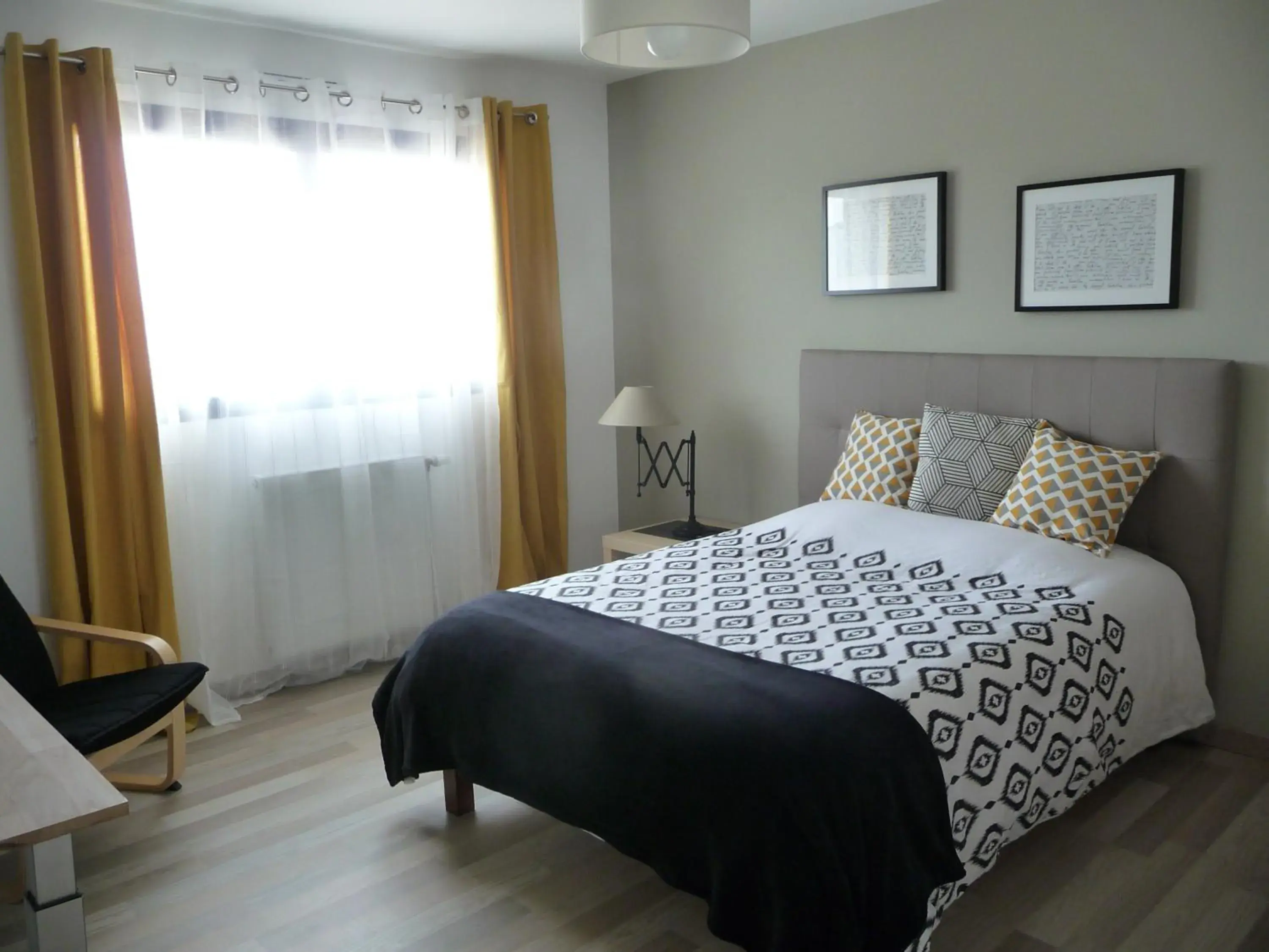 Double Room with Private External Bathroom in Chambres d'hôtes dans maison contemporaine Double Room with Private External Bathroom in Chambres d'hôtes dans maison contemporaine