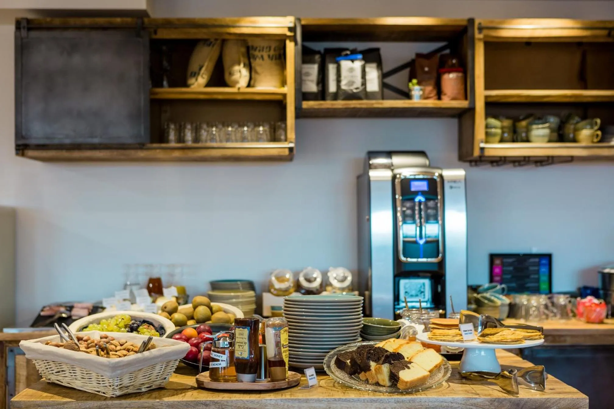 Buffet breakfast in Hôtel & Spa FACE À LA MER