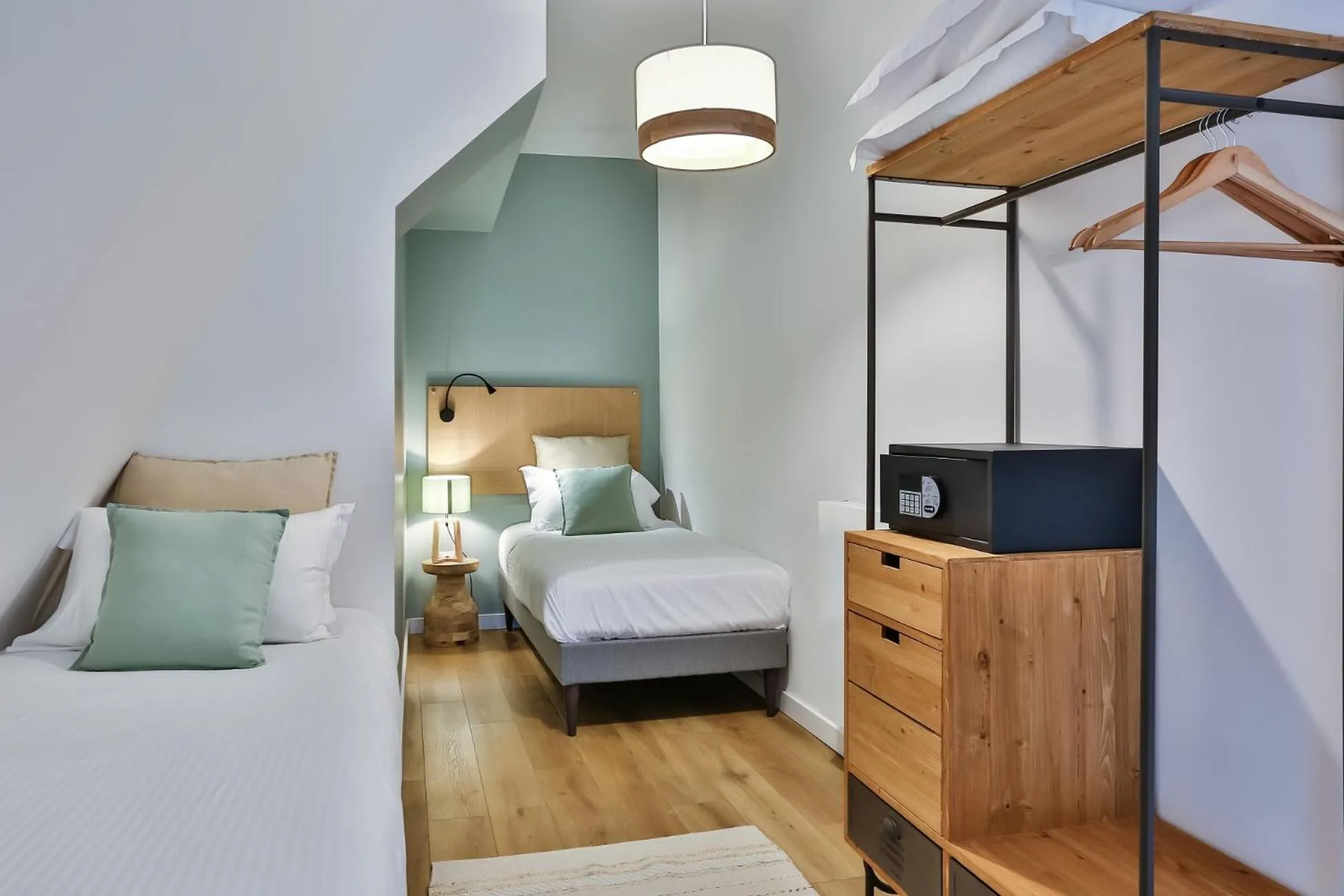 Photo of the whole room, Bed in Hôtel & Spa FACE À LA MER