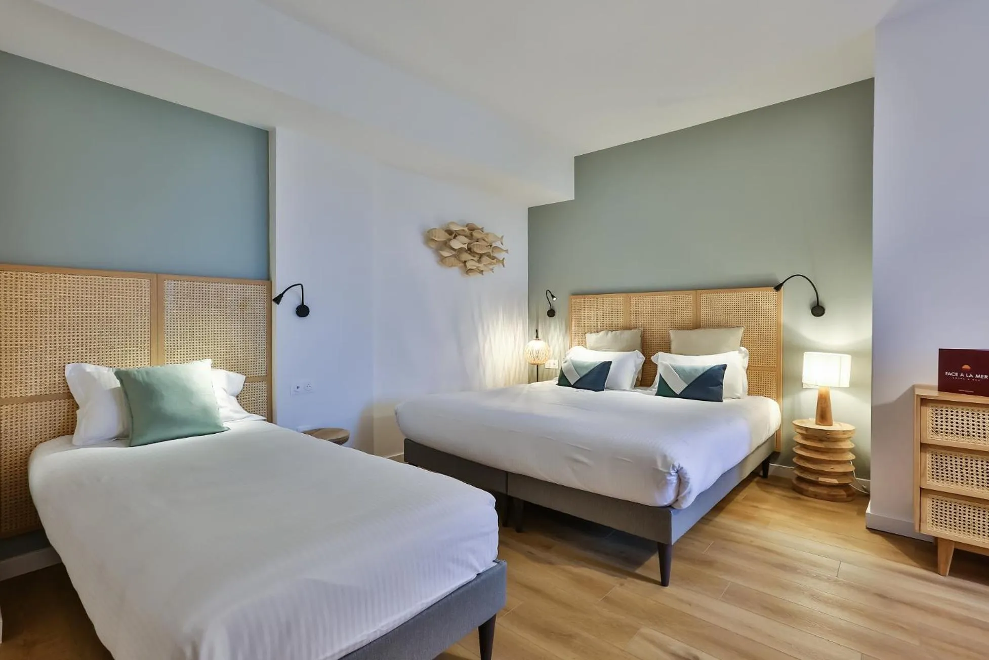 Photo of the whole room, Bed in Hôtel & Spa FACE À LA MER