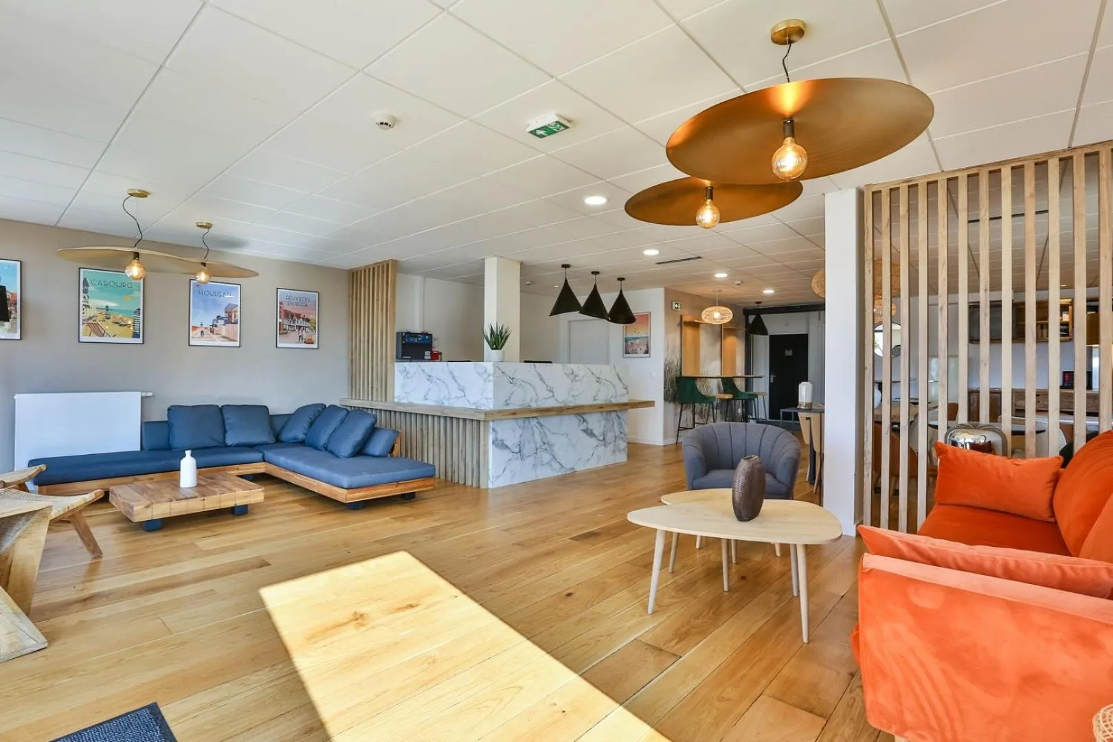 Lobby or reception in Hôtel & Spa FACE À LA MER