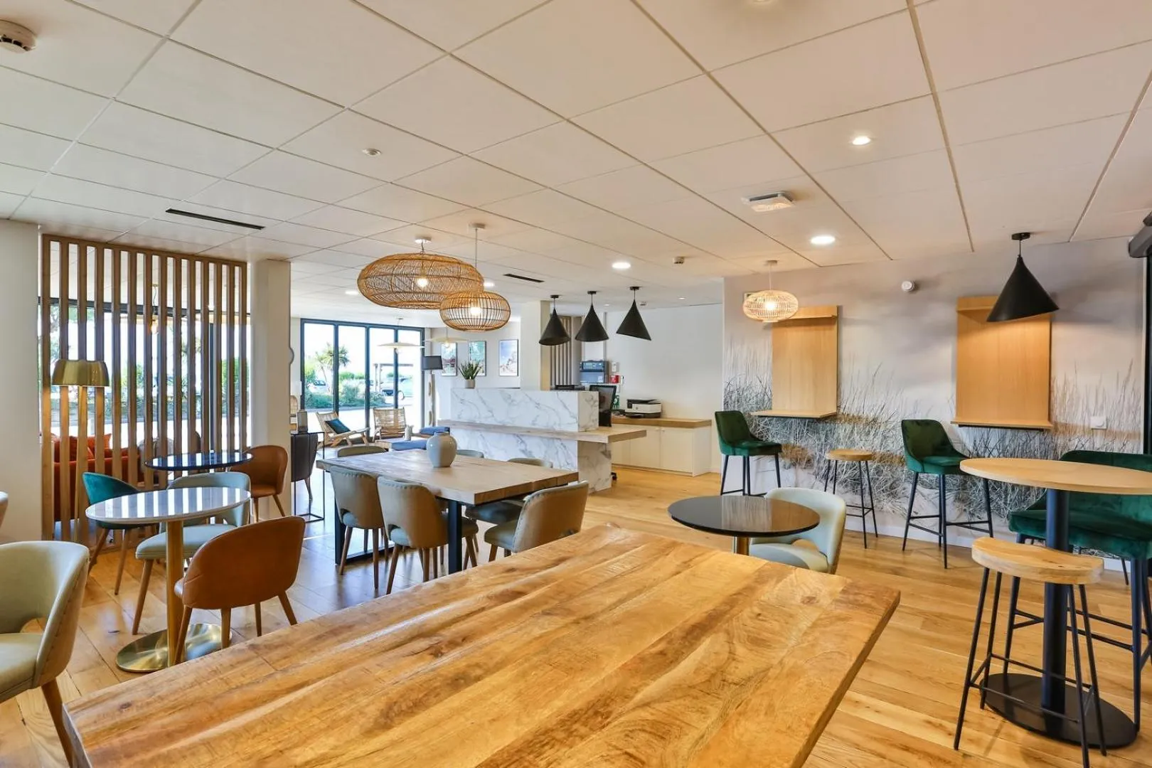 Lobby or reception in Hôtel & Spa FACE À LA MER
