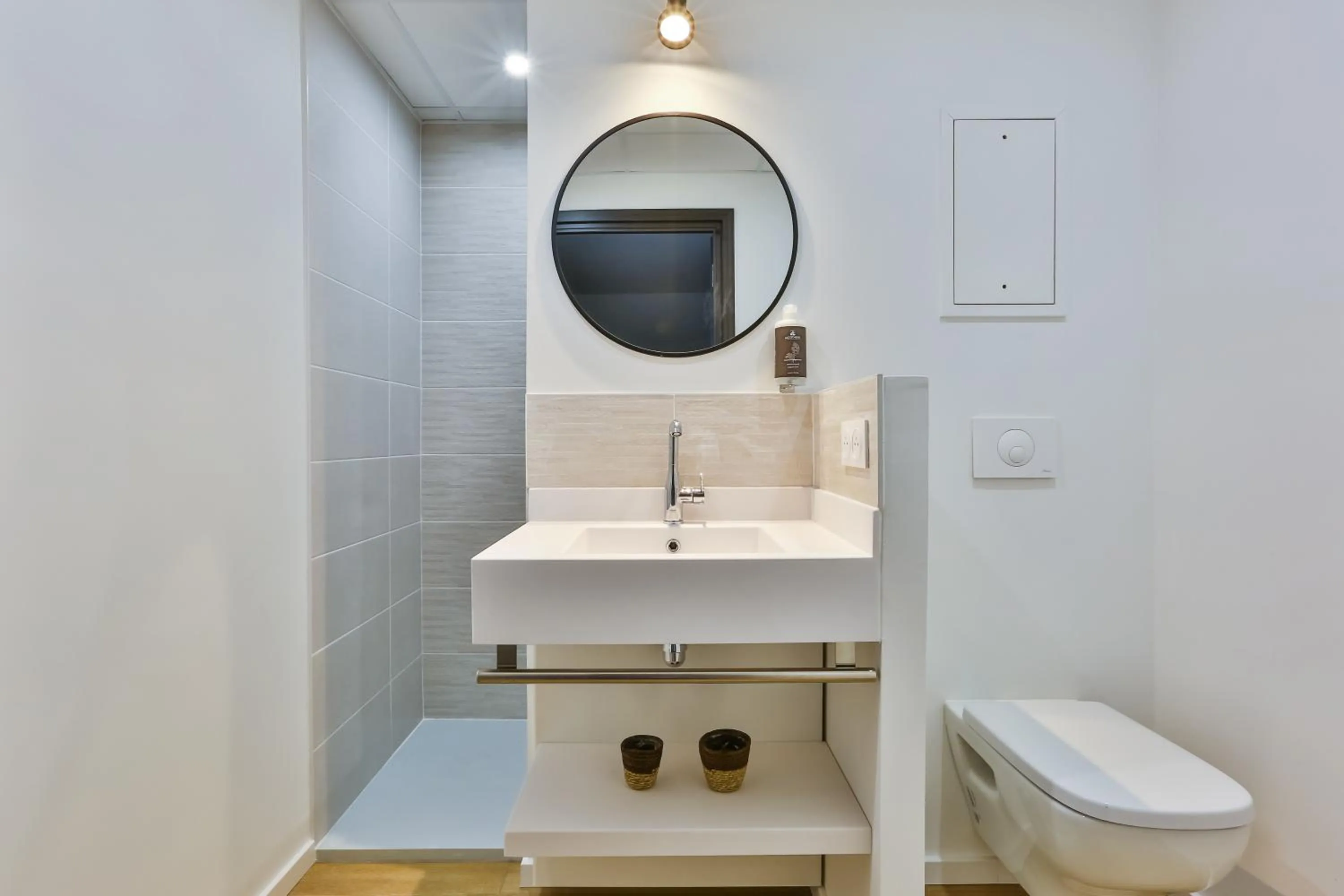 Shower in Hôtel & Spa FACE À LA MER