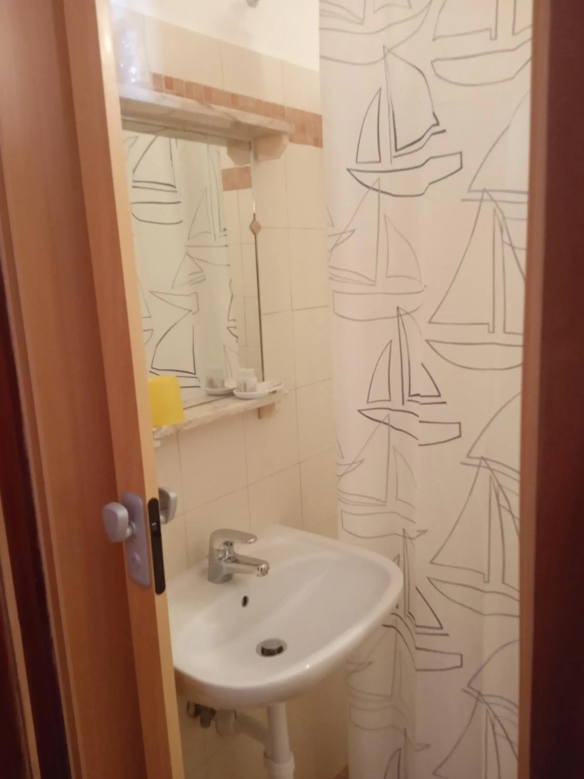 Single Room with Bathroom in Albergo Stella Di Mare Single Room with Bathroom in Albergo Stella Di Mare