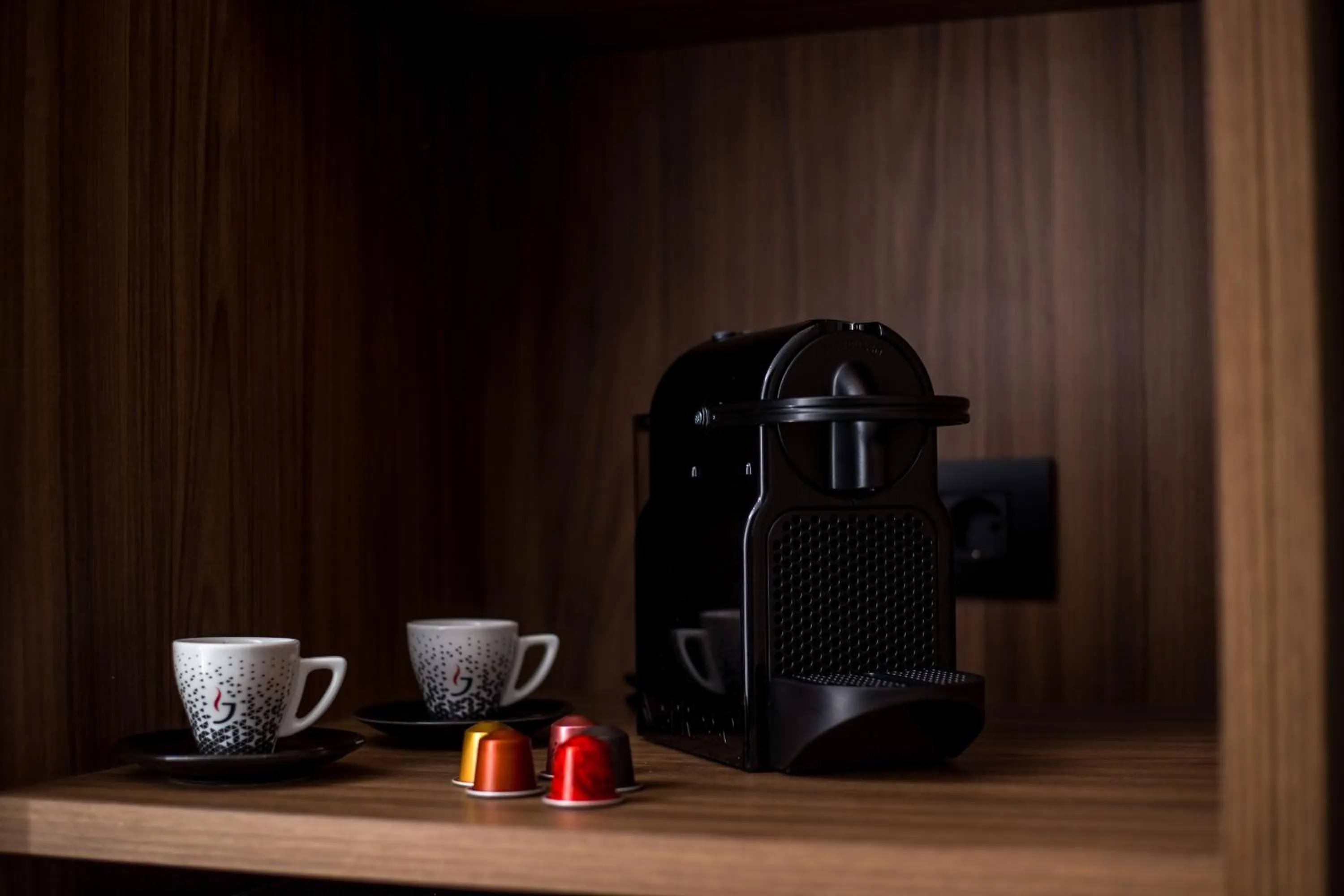 Coffee/tea facilities in Vanik Suites
